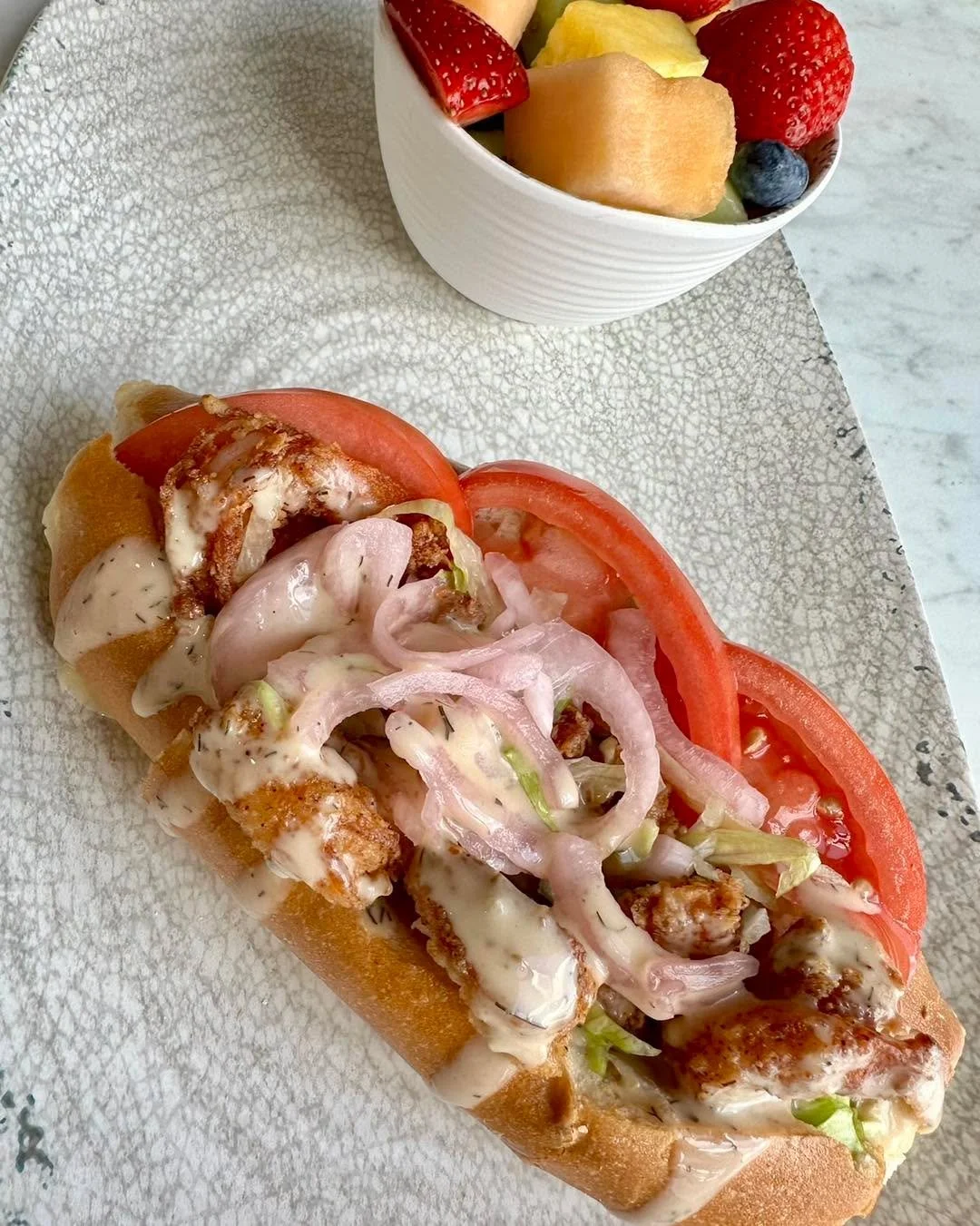 Shrimp Po Boy lunch vibes today. 🍤

Choose between fried or grilled shrimp with lettuce, tomato, pickled red onion + lemon herb aioli on a hoagie roll.