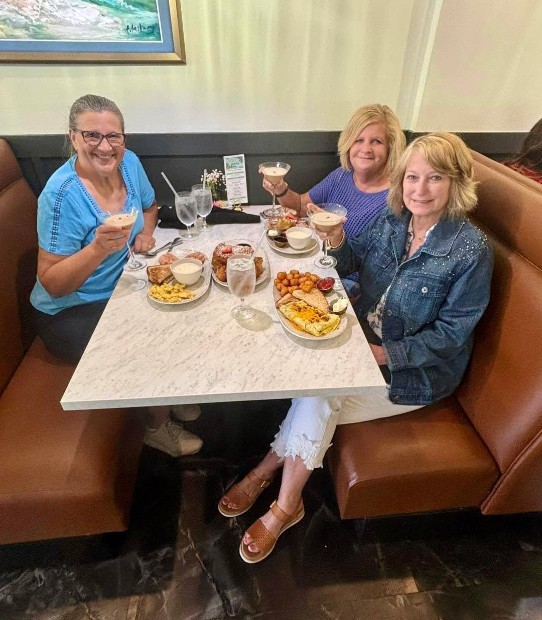 Saturdays are for brunching with the girls 🥂