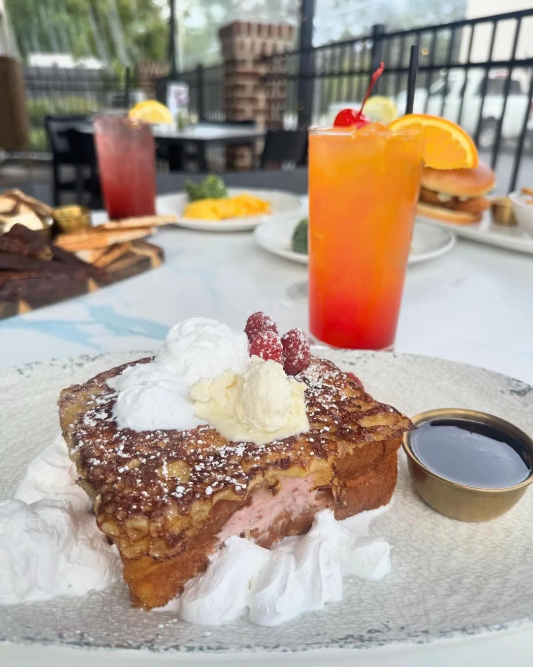 Your weekend called. It requested a patio brunch. 📞

📸: @waylaeats