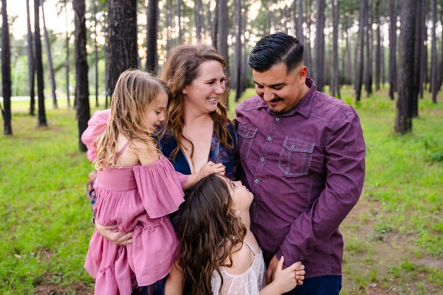 🎄 Christmas Mini Sessions Are Here! 🎄

The holiday season is just around the corner, and what better way to celebrate than by capturing the magic with a special mini session! Whether you&rsquo;re looking to create unforgettable memories with your f