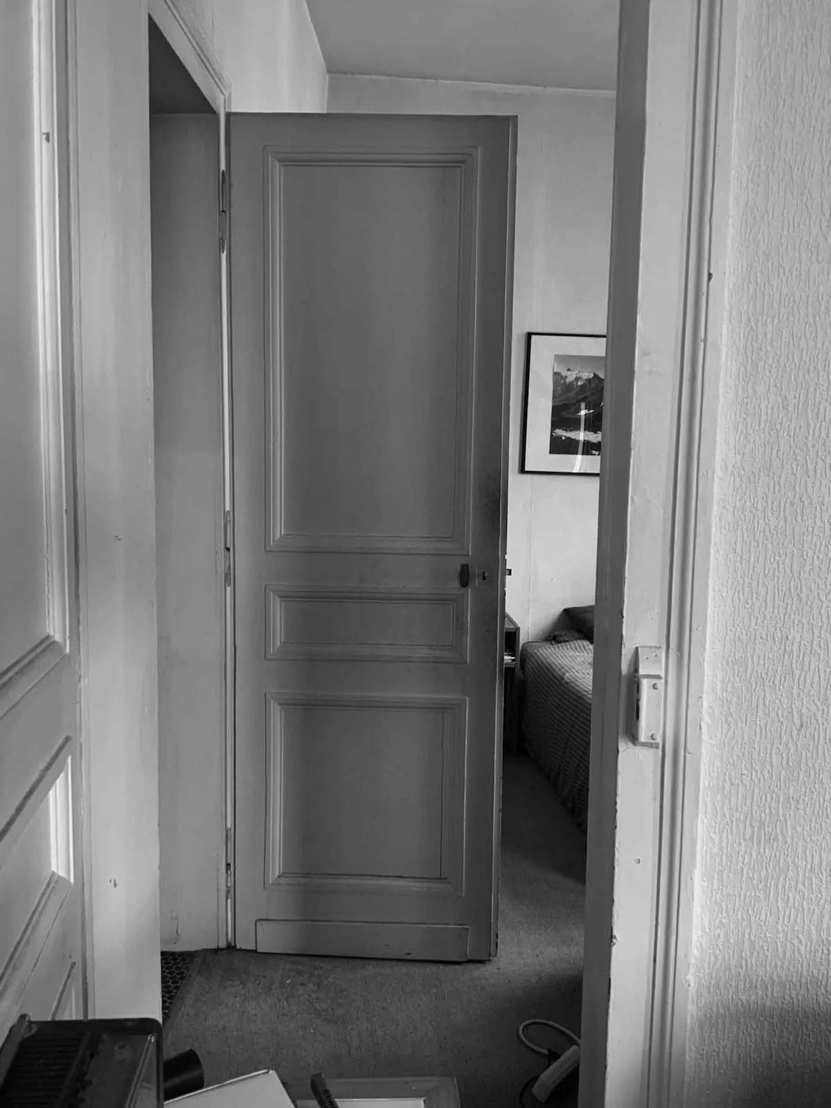 L'ancienne salle de bain donnait directement sur la chambre à coucher.