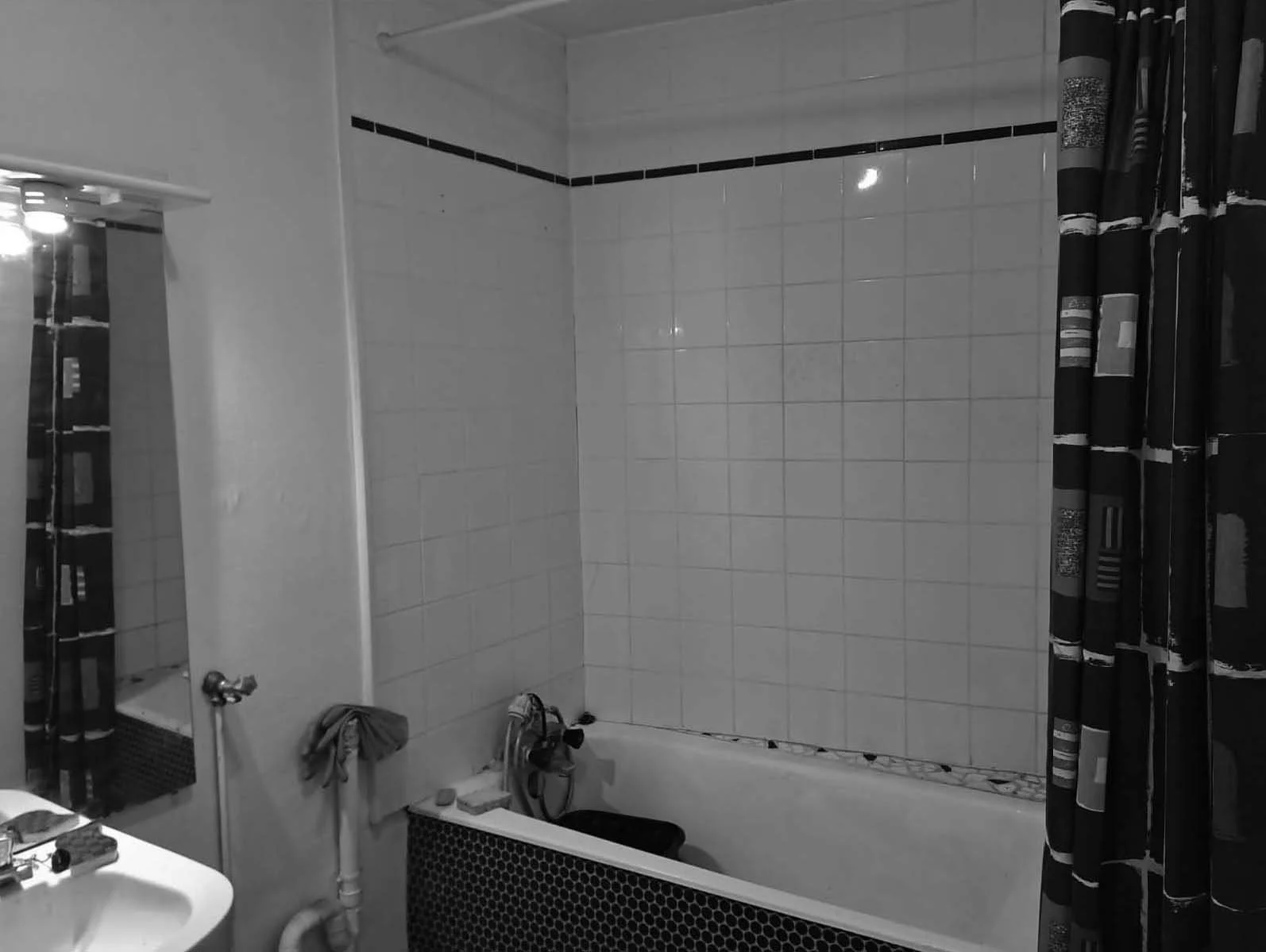 Vue de l'ancienne salle de bain.