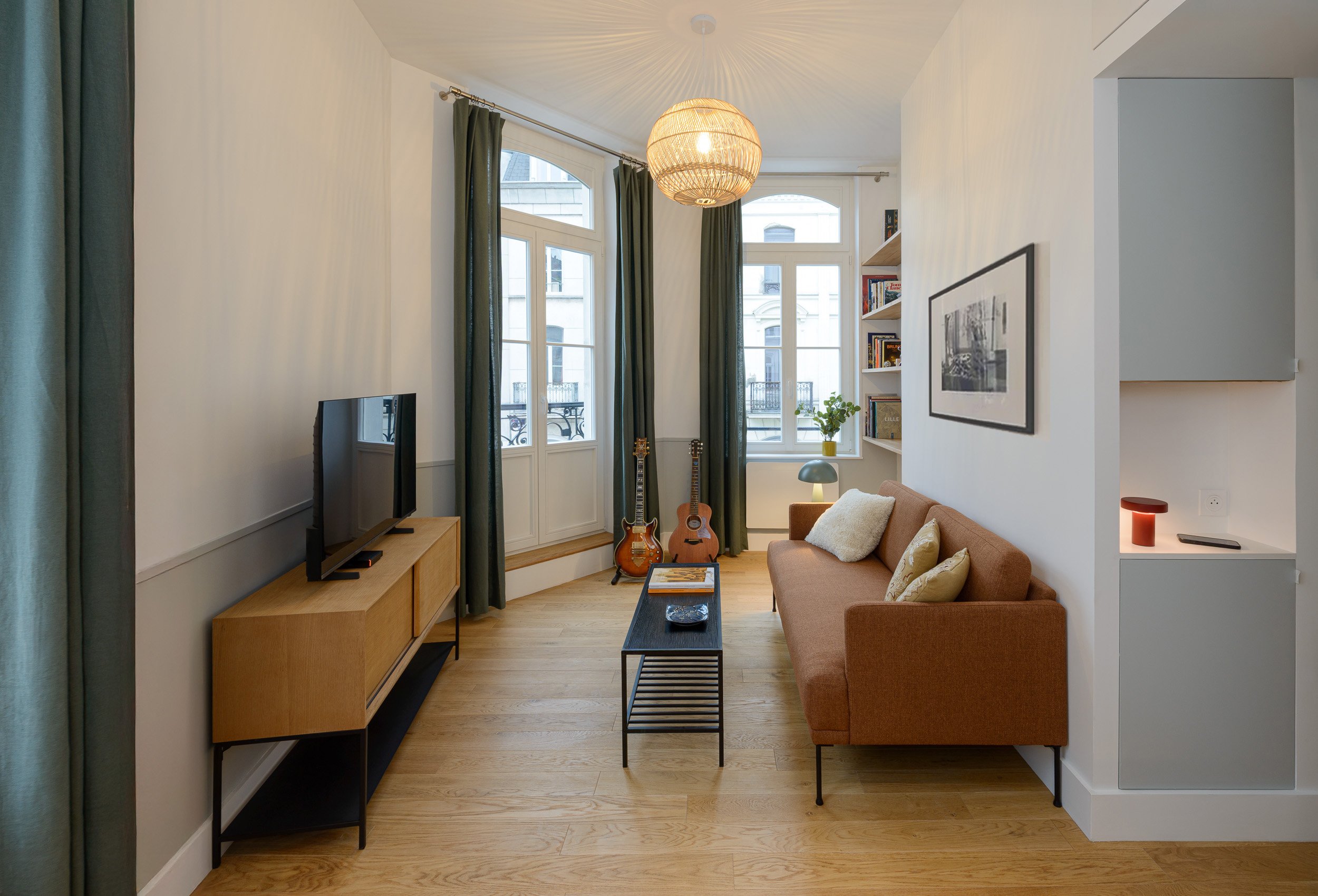 Le nouveau séjour, plus compact, demeure convivial, chaleureux et fonctionnel.