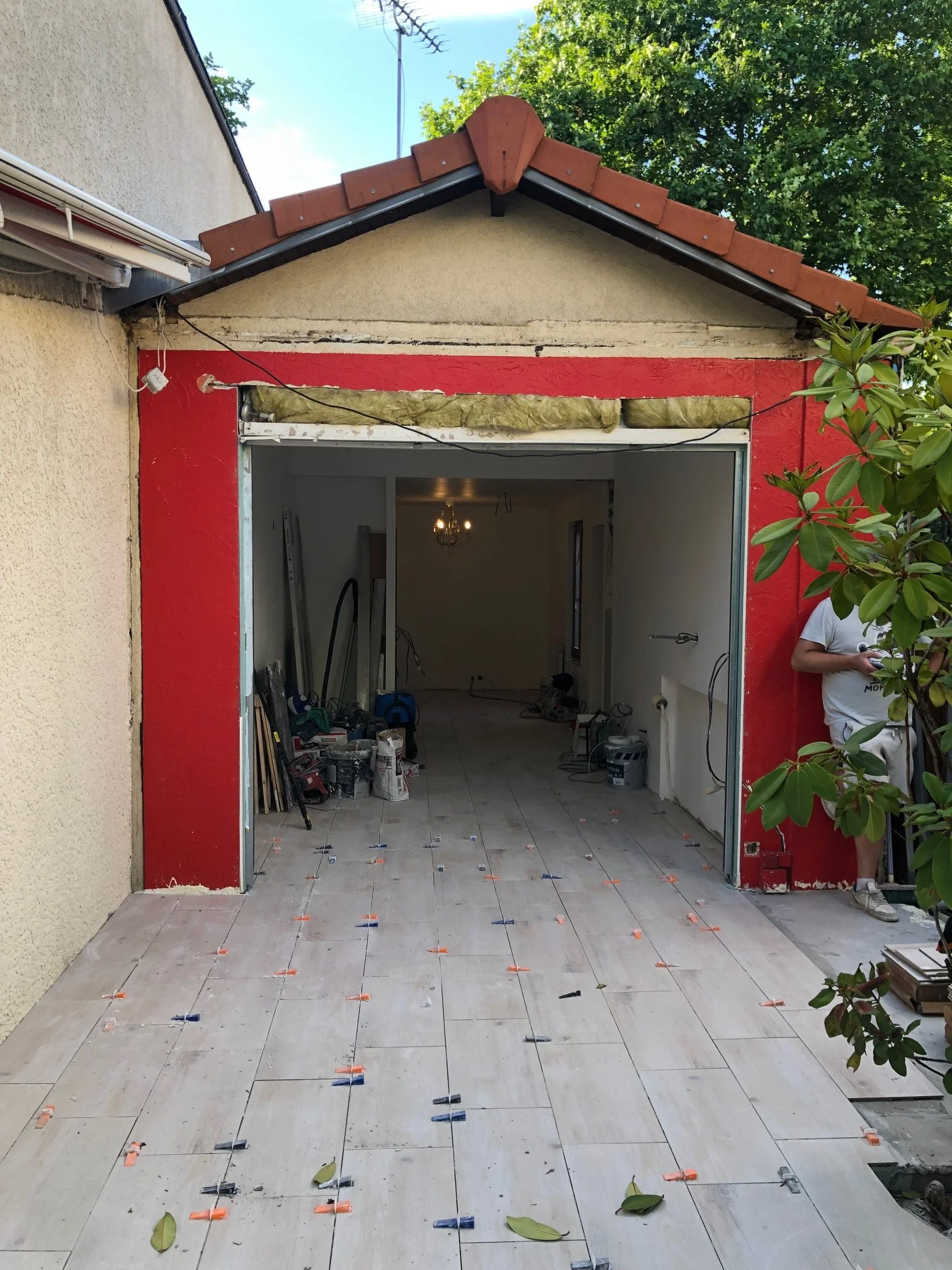 Faire entrer la lumière
L’ouverture sur le jardin transforme la perception de toute la maison.