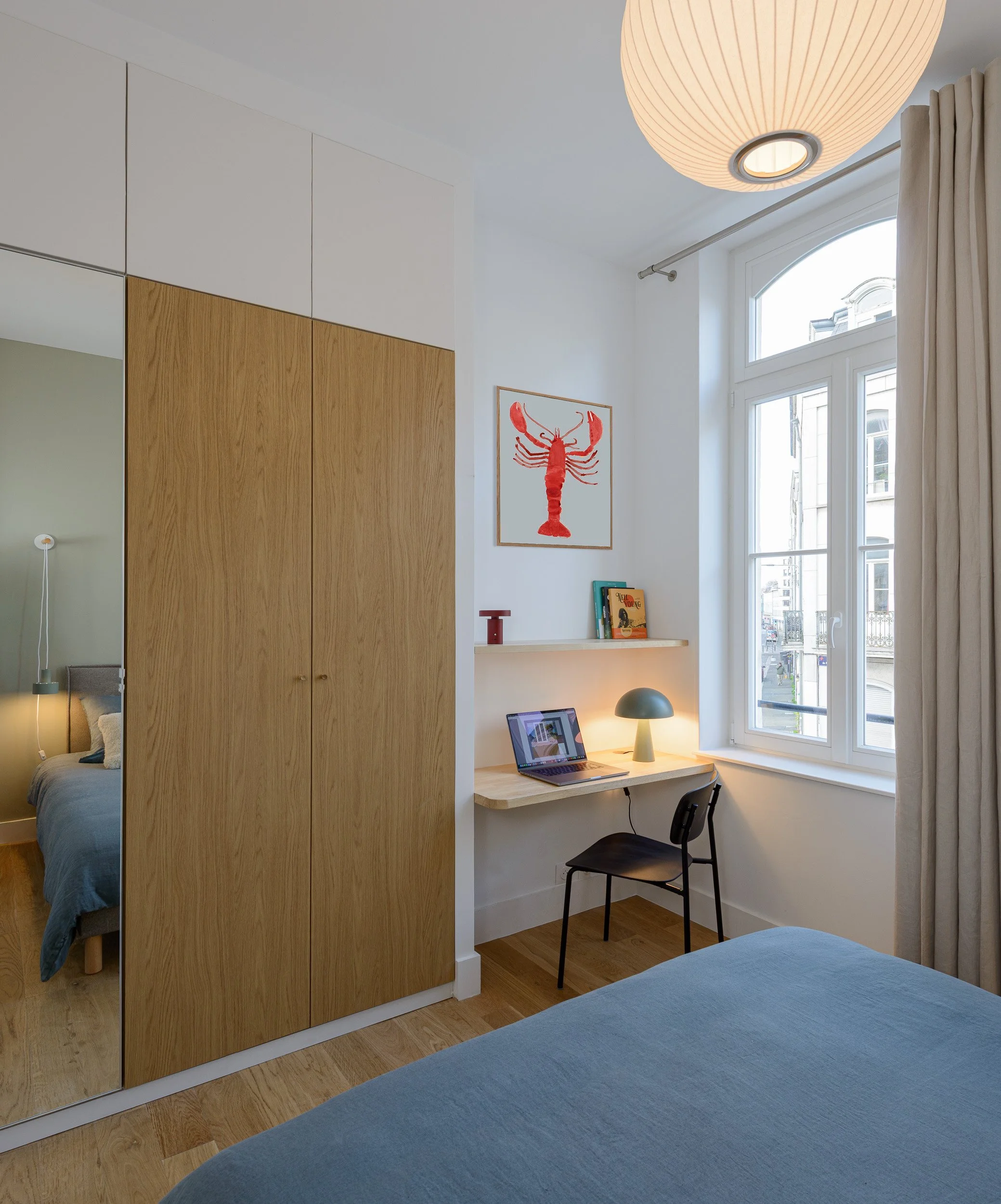 Dressing : IKEA
Lampe : Castorama et Maisons du Monde
Rideaux : Madura