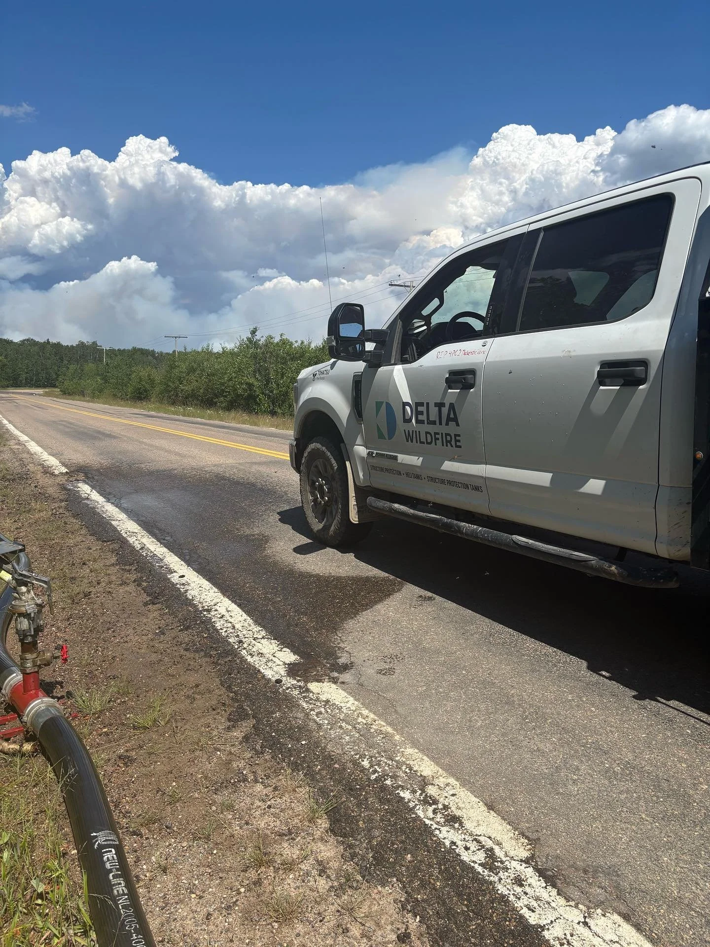 Perimeter and internal structure protection in Beauval, Saskatchewan&mdash;handled by Delta Wildfire. It&rsquo;s what we do. 

#skwildfires #wildfireprotection #wildfireoperations #structureprotection #rapidresponseteam #sprinklersystem