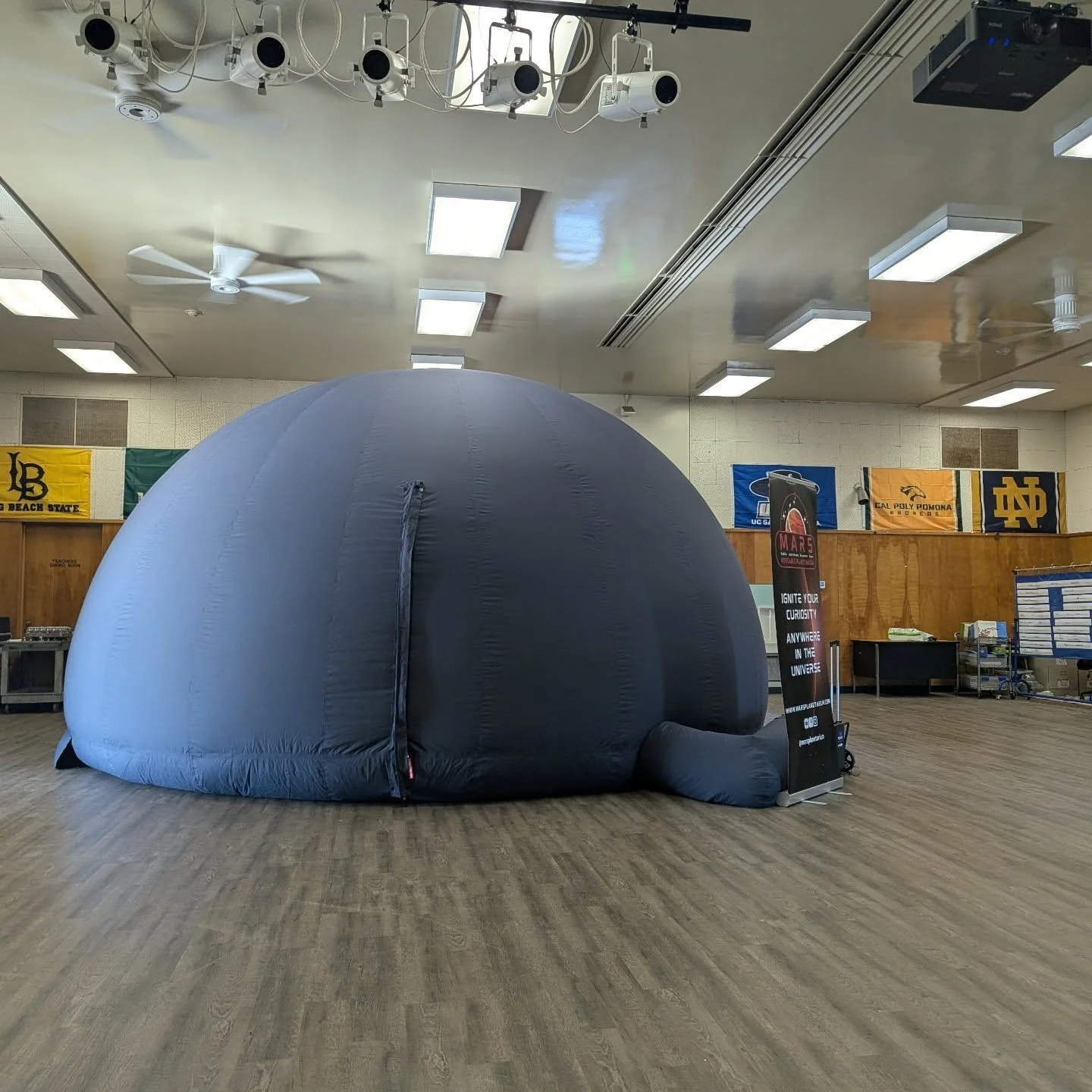 Excitedly waiting for Science Night to start at @killybrooke_school in Costa Mesa! Hope to see you here!
#planetarium #sciencenight #astronomy