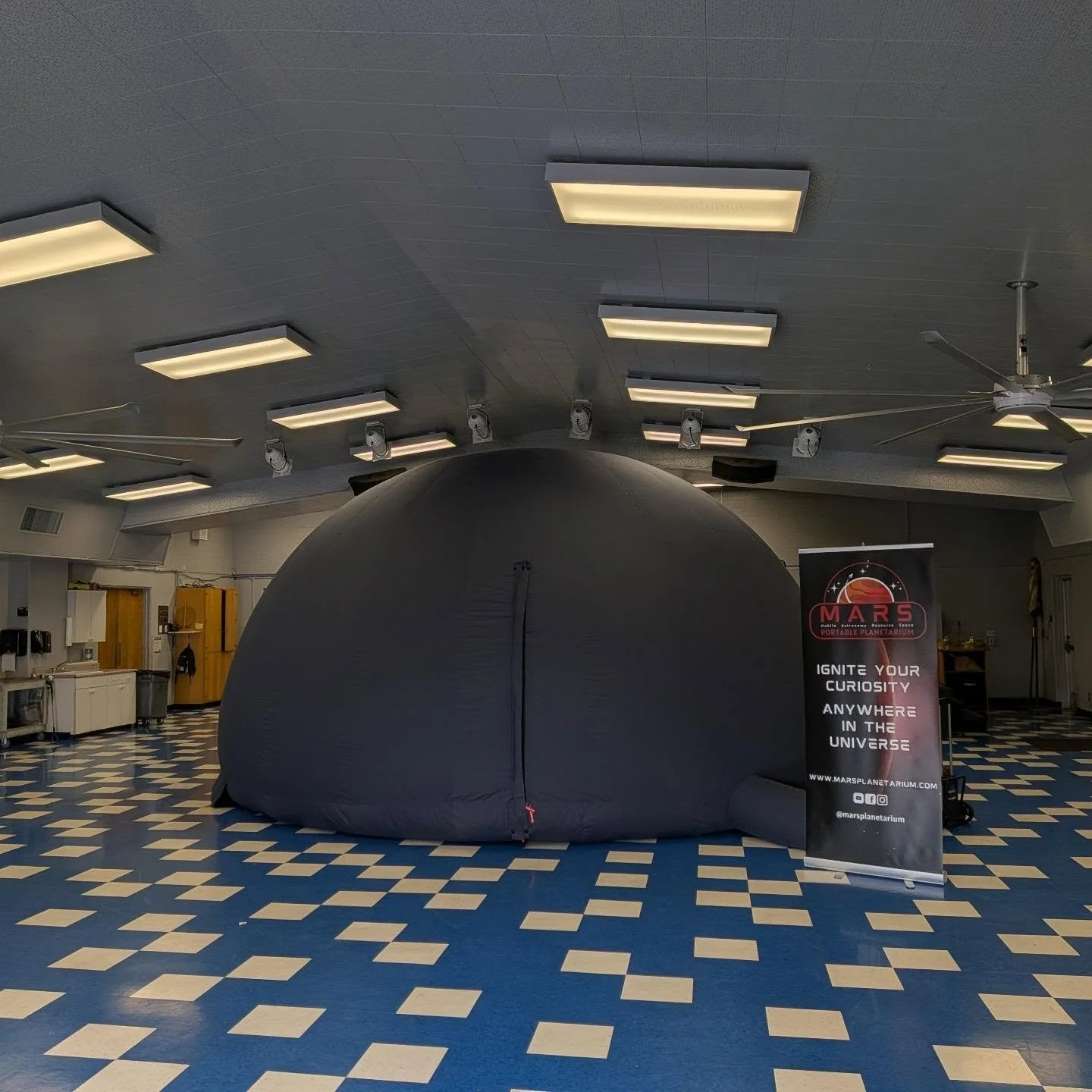 Just finished setting up at Eader Elementary @eadereagles @eadereaglespta 

So nice to have a repeat customer just down the street from Mars Planetarium headquarters 😁

#astronomy #space #planetarium #educationmatters