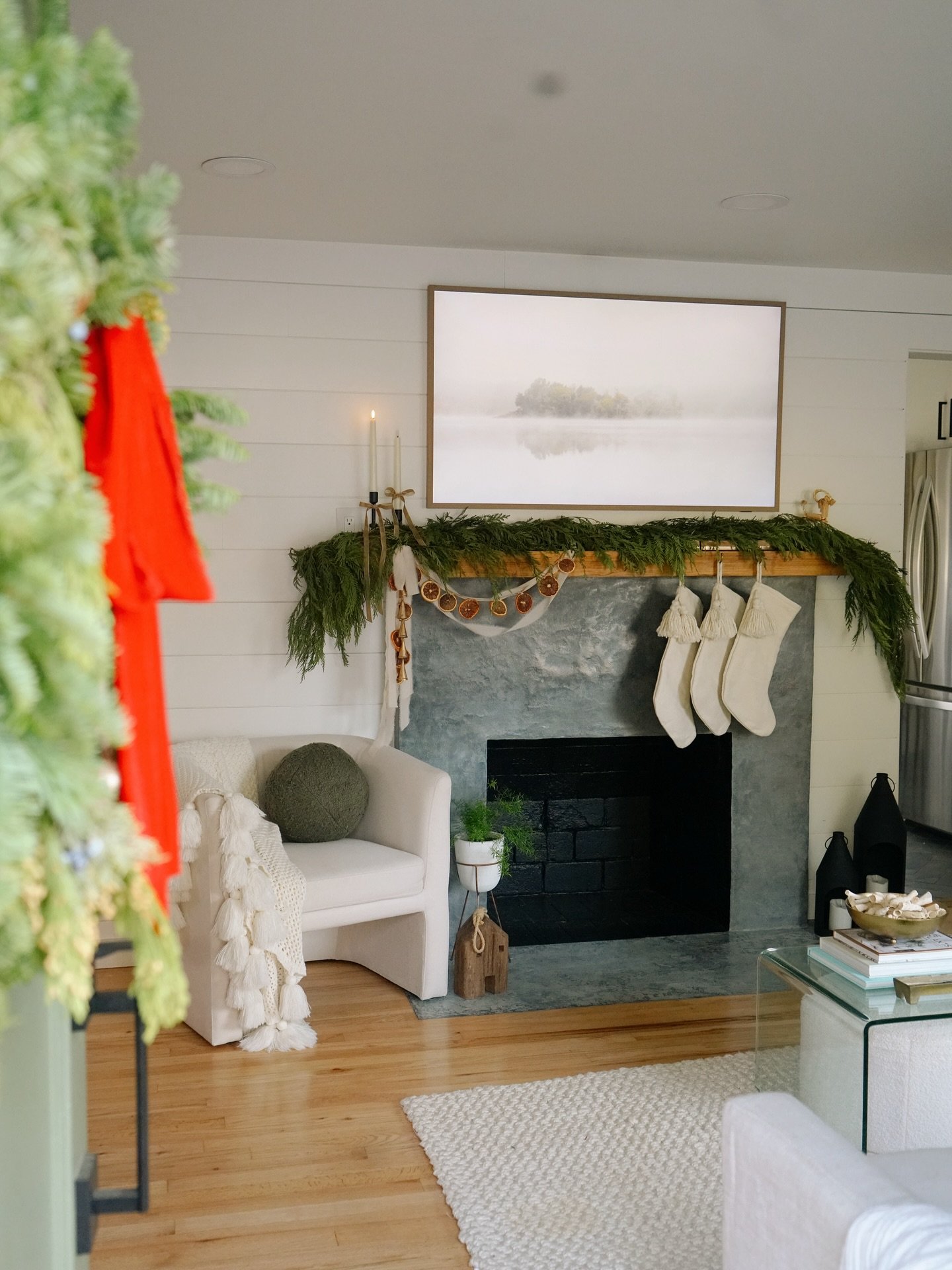 &bull; We truly can&rsquo;t believe Christmas is only two weeks away 🎄✨ Where did this year go?!

&mdash;&mdash;&mdash; In our home we only decorate once a year&mdash;and it&rsquo;s always for Christmas. Every detail is intentional, shaped by how we