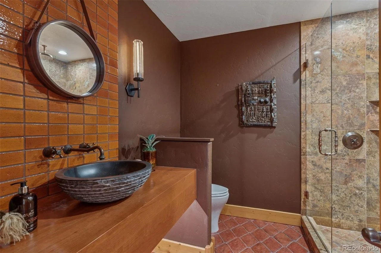 Hall Bath.jpg
