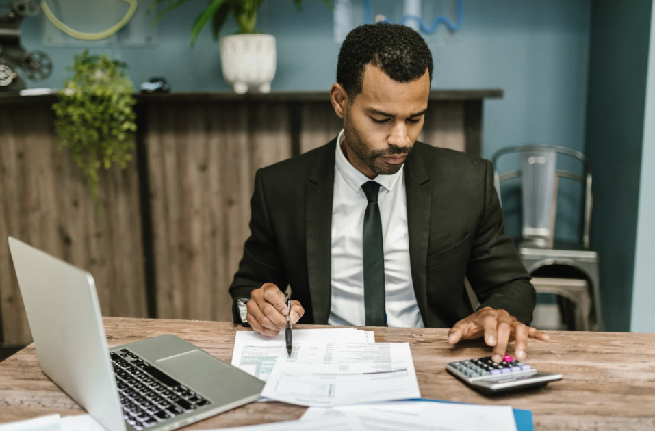 Tax Withholding vs. Estimated Tax Payments in Retirement: What You Need to Know