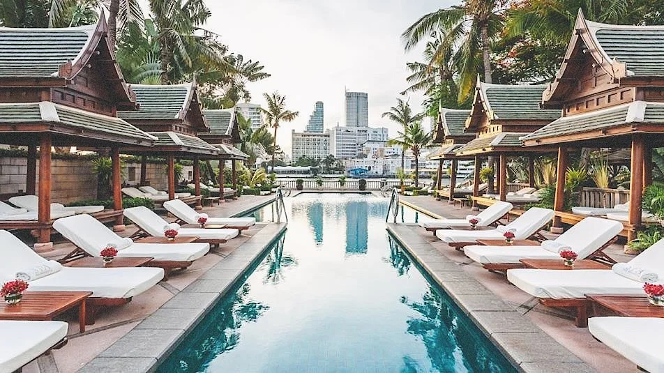 The Peninsula Bangkok pool.JPG