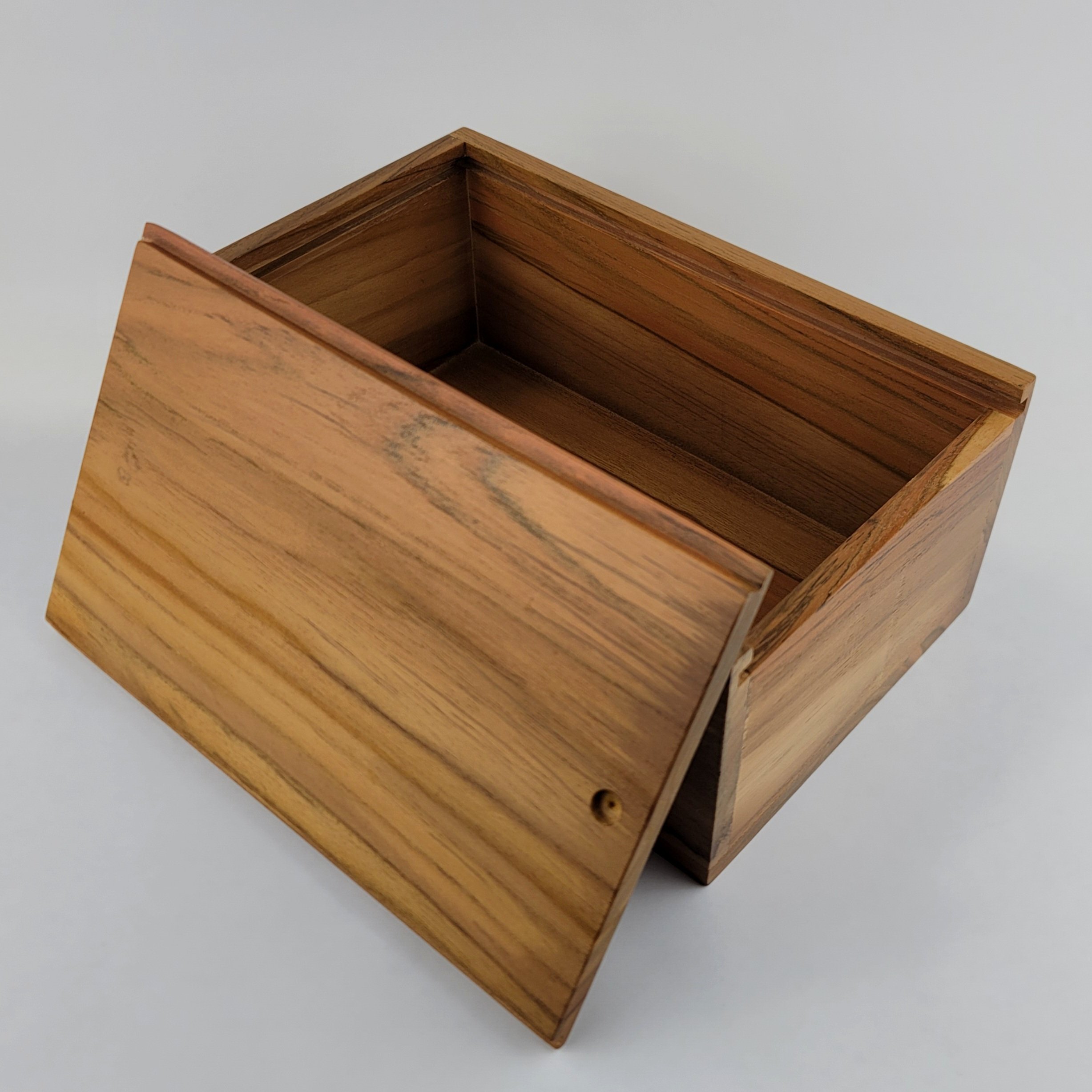 Simple Teak Urn