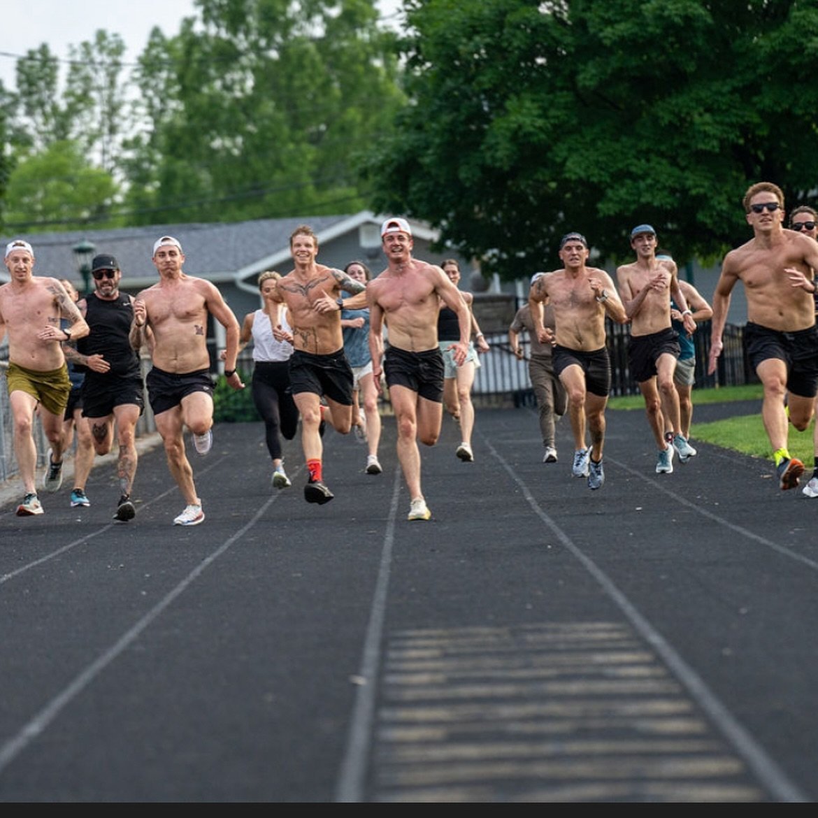 Track workouts are heating up! 🔥 Join CTSC every Wednesday at 6pm at Jones Middle School track! (photo cred: @coingersoll )

#triathlon #ohiotriathlon #columbustriathlon #triathlete #triathlontraining #trilife #columbustrisportclub #ctsc #tri #tricl