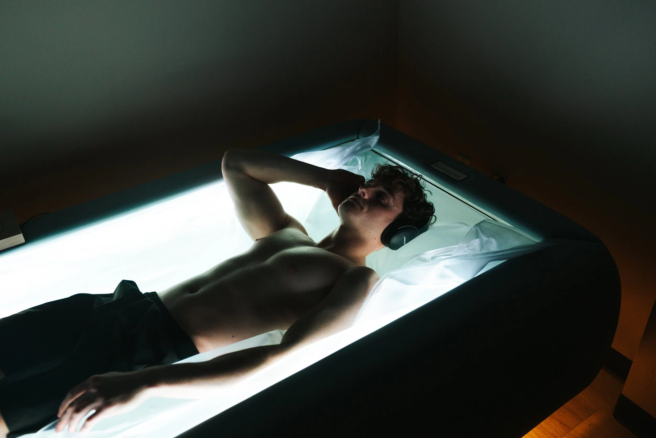 Dry Float Therapy Benefits: What to Expect From a Zerobody Session