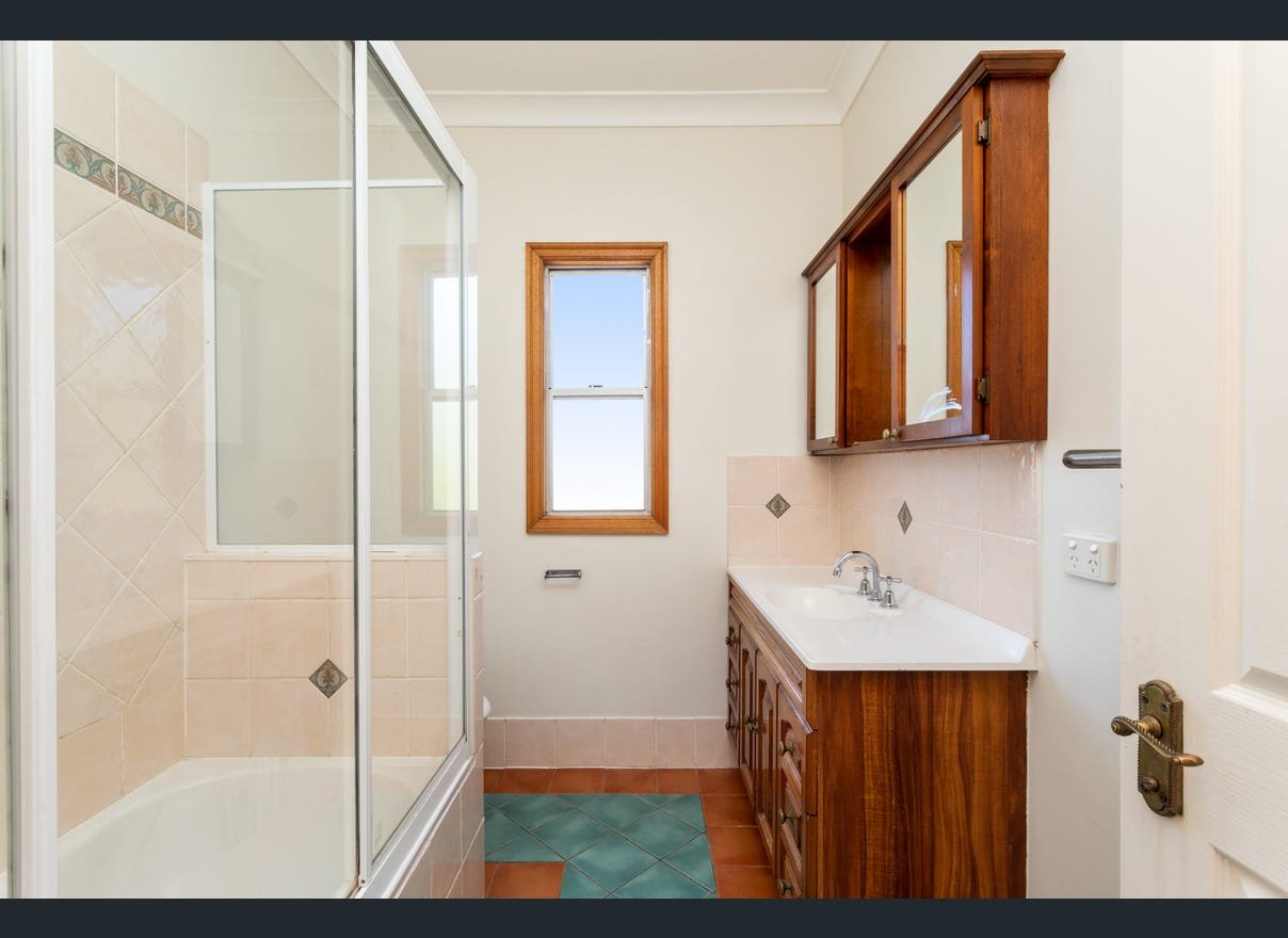 3 Madsen St Keperra Hot Property Buyers Agency bathroom.jpeg