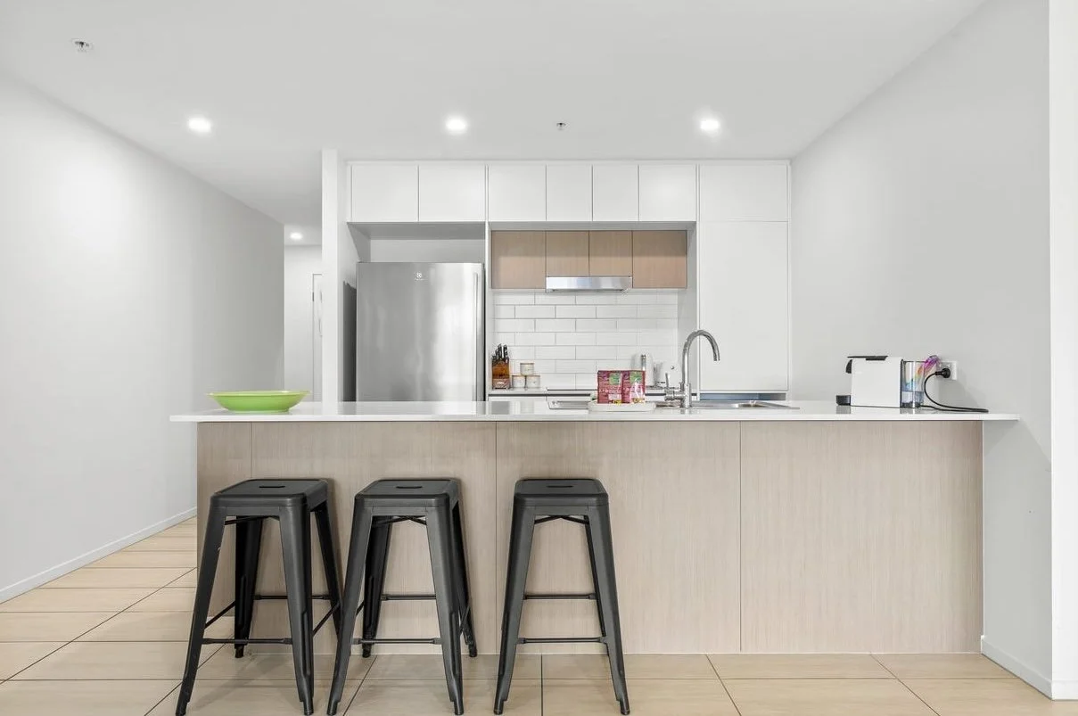 Hot Property Buyers Agency - 304:8 Masters Street, Newstead - Kitchen .jpg