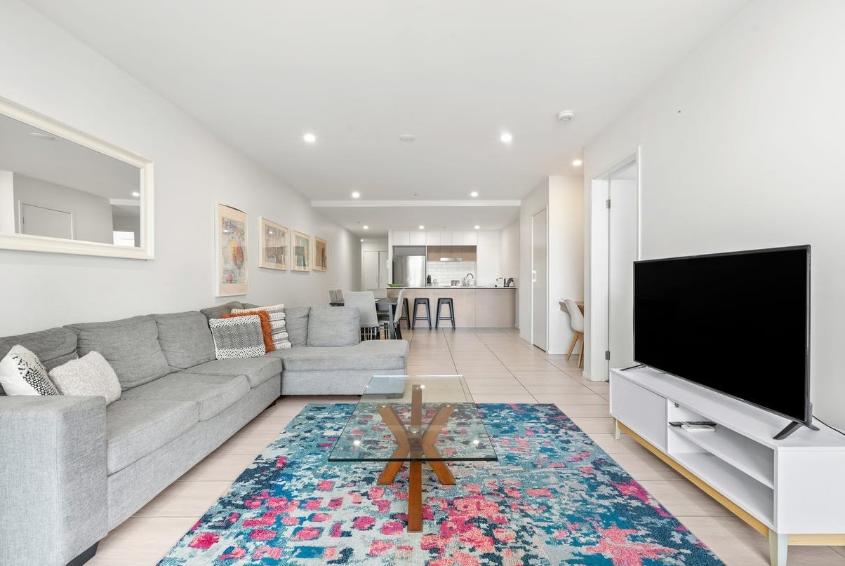 Hot Property Buyers Agency - 304:8 Masters Street, Newstead - Lounge .jpg