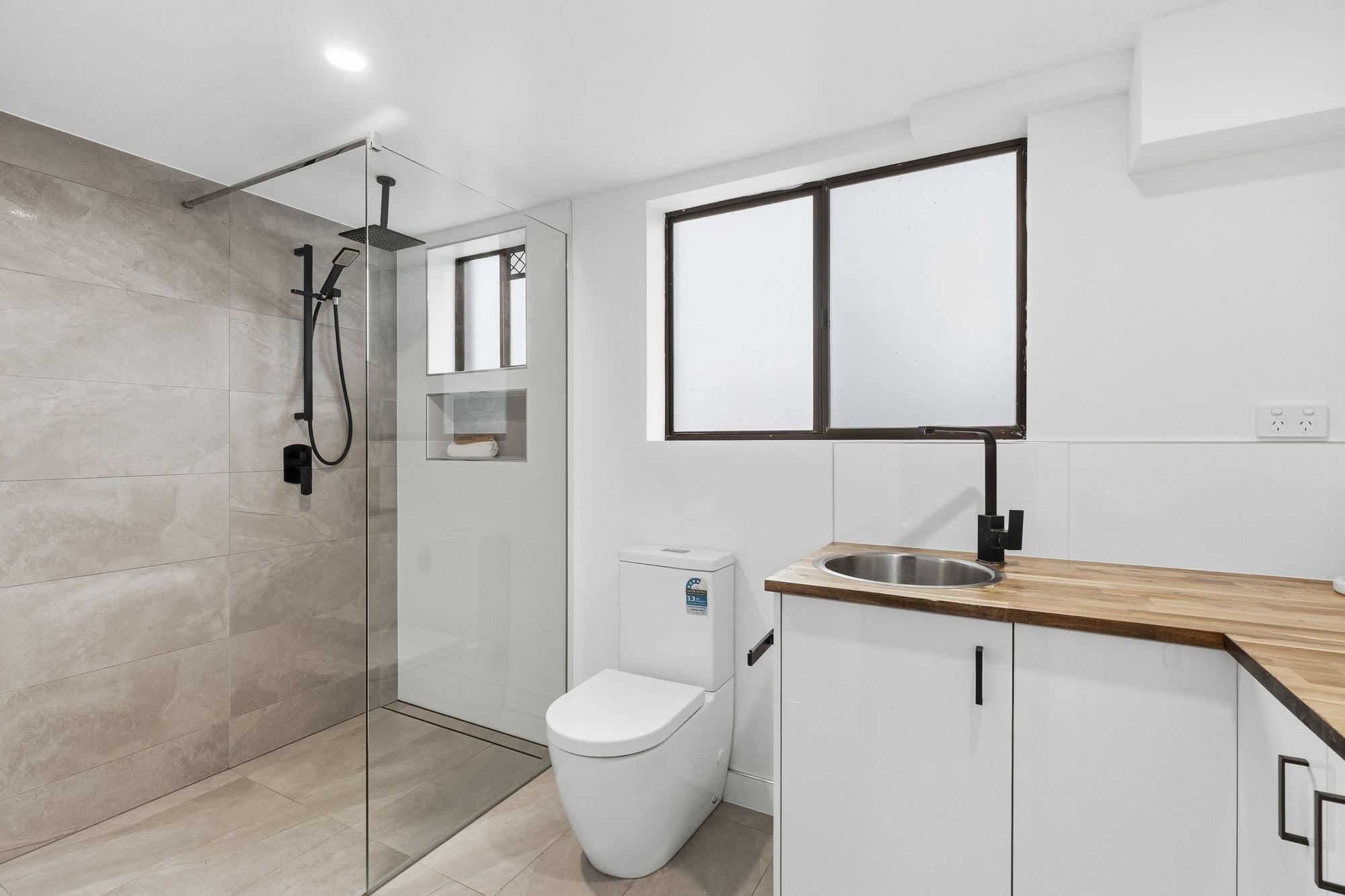 Hot Property Buyers Agency 45 Devona Street - Bathroom 2.jpg