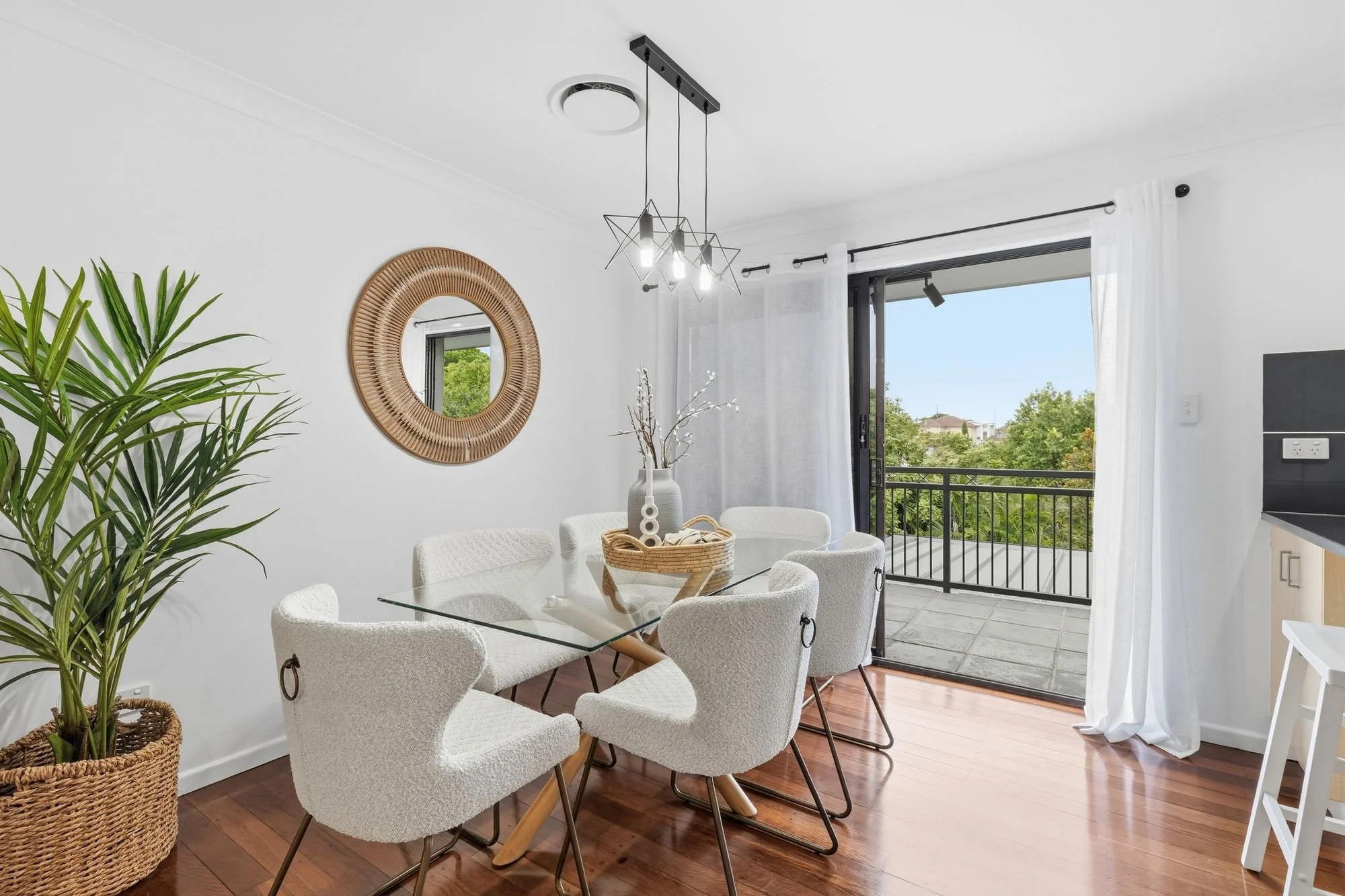 Hot Property Buyers Agency 45 Devona Street - Dining.jpg