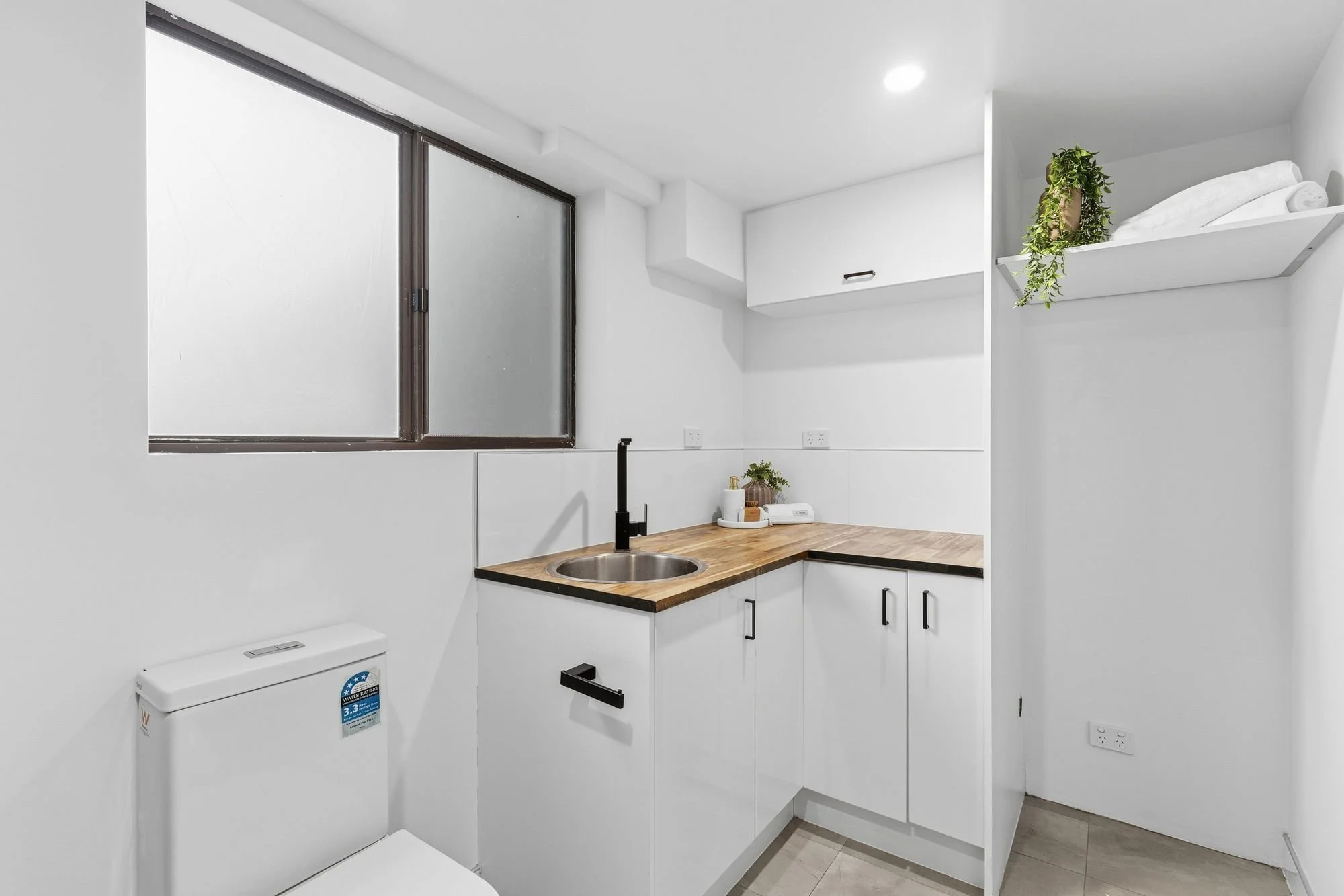 Hot Property Buyers Agency 45 Devona Street - Laundry.jpg