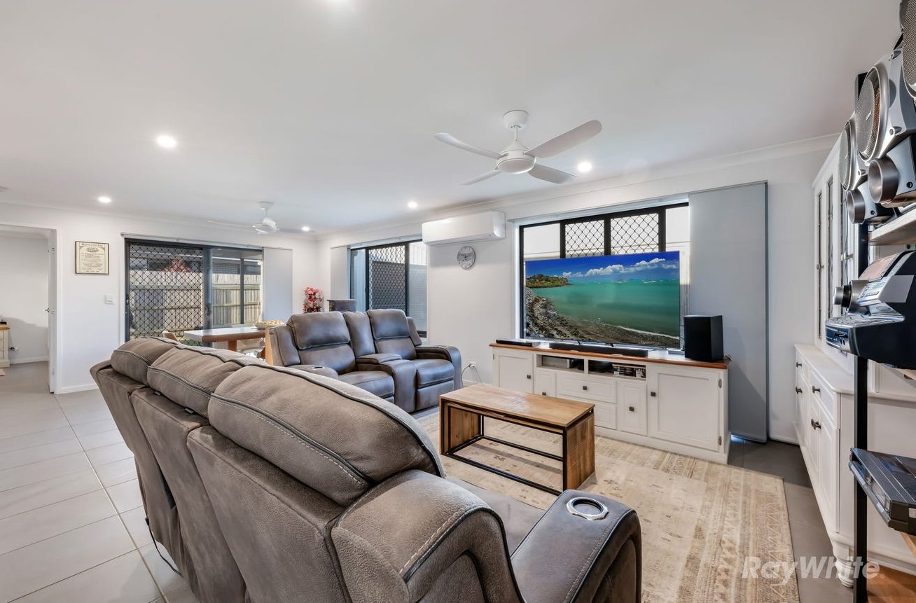 Hot Poperty Buyers Agency - 1 Cormorant Crt, Bargara - Lounge.jpg