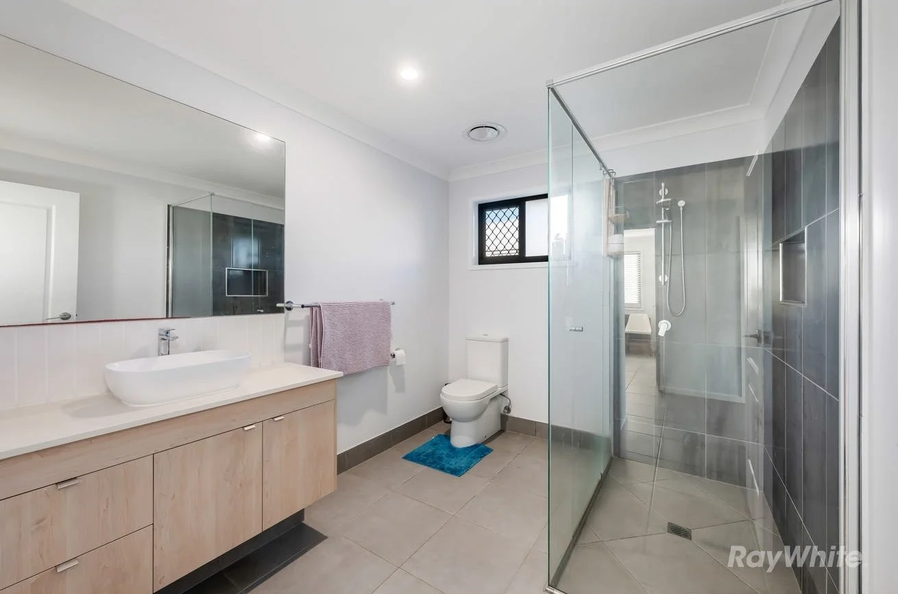 Hot Poperty Buyers Agency - 1 Cormorant Crt, Bargara - Main Bathroom.jpg