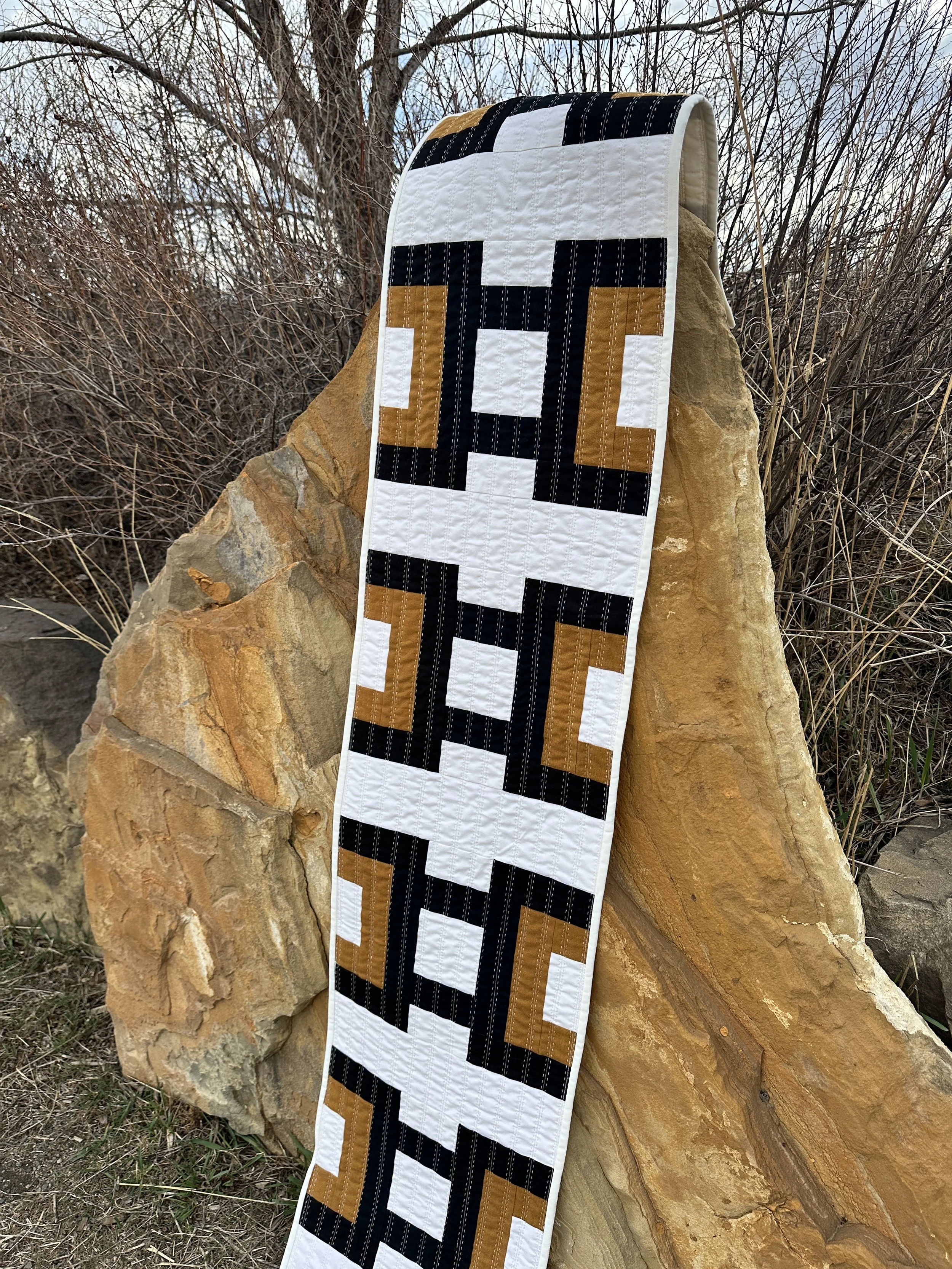 Cruce modern table runner quilt pattern by Kelli Fox Designs, an easy strip-pieced design that comes together quickly.