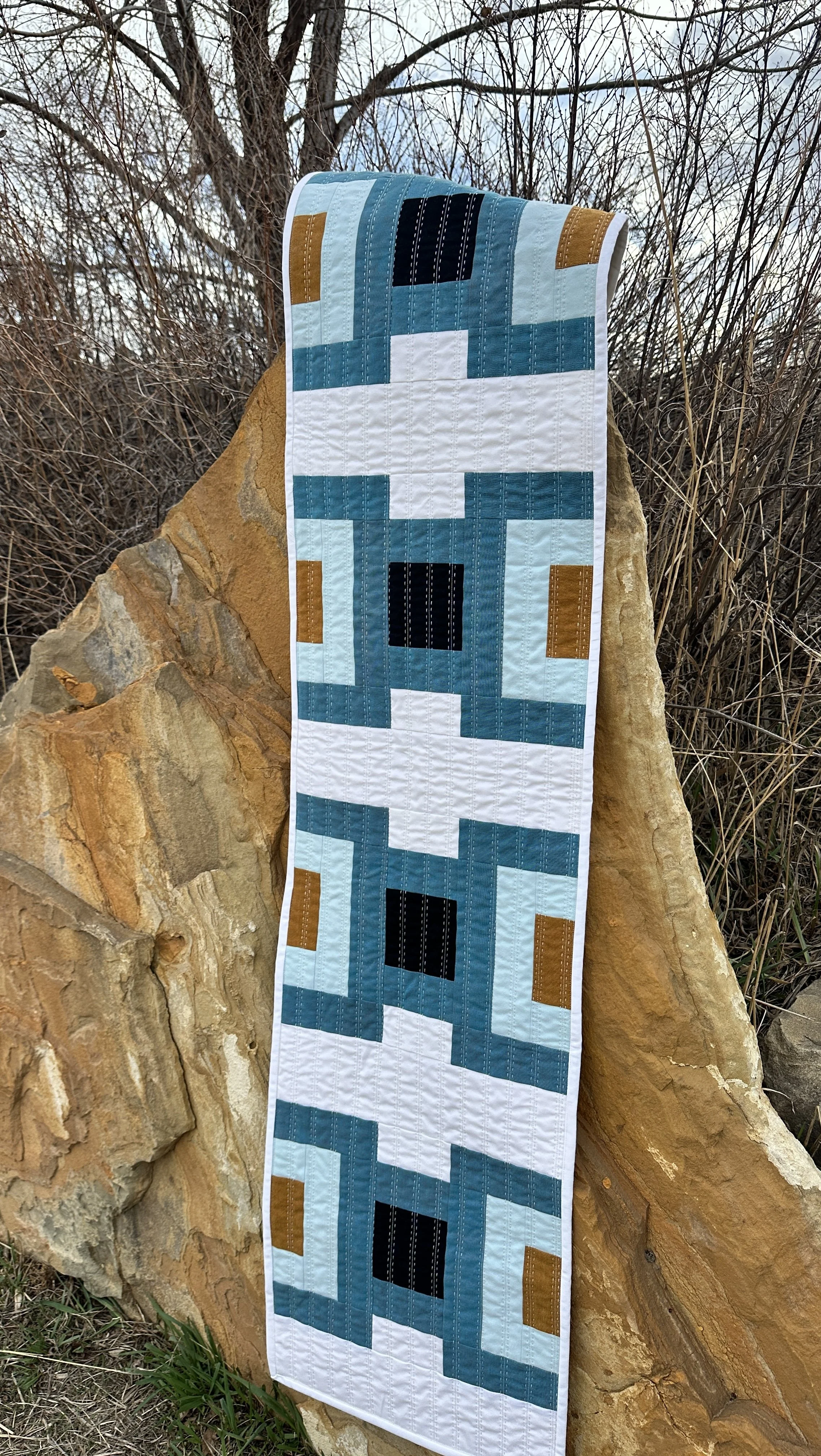 Cruce modern table runner quilt pattern by Kelli Fox Designs, an easy strip-pieced design that comes together quickly