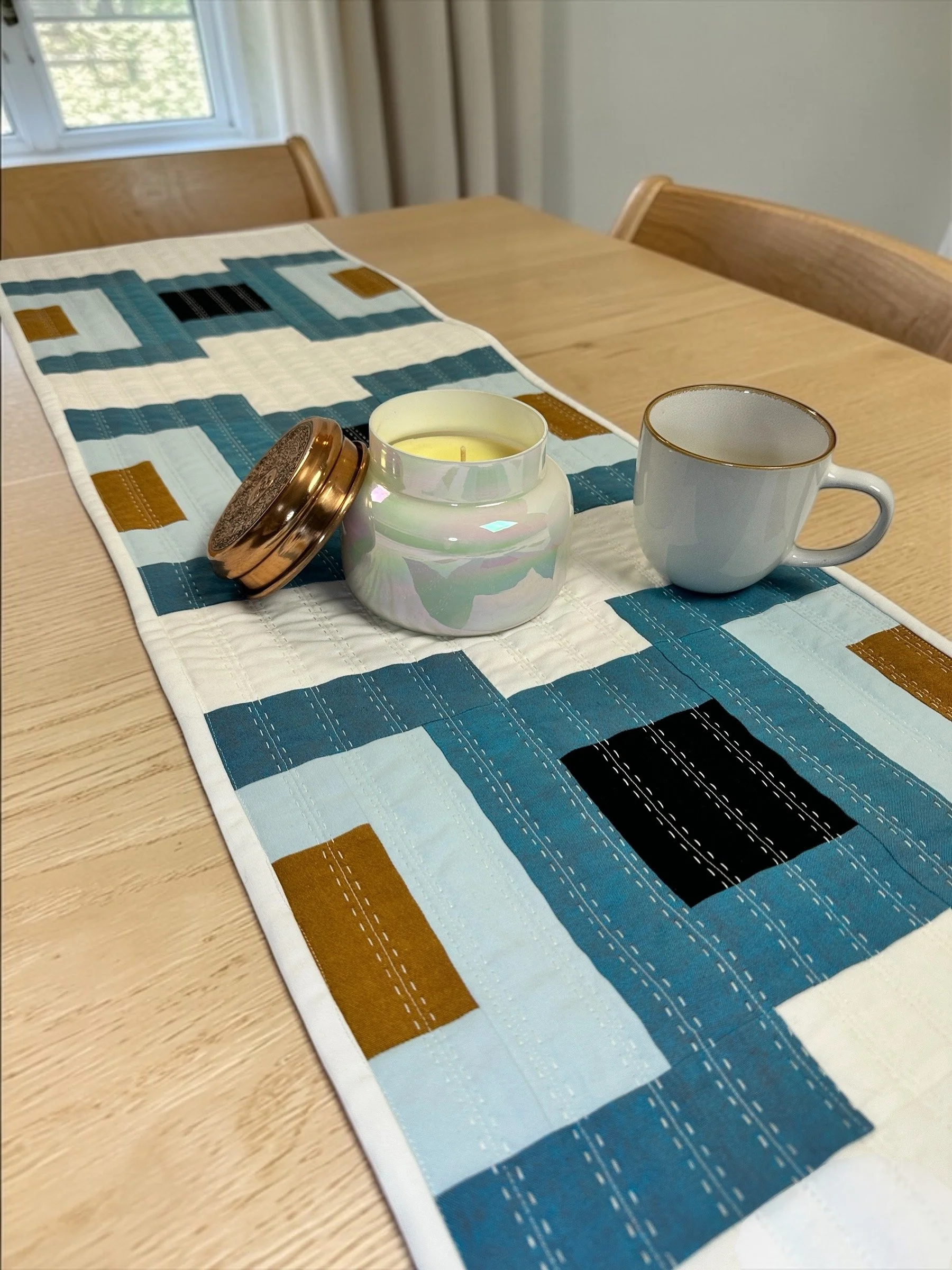 Cruce modern table runner quilt pattern by Kelli Fox Designs, an easy strip-pieced design that comes together quickly.