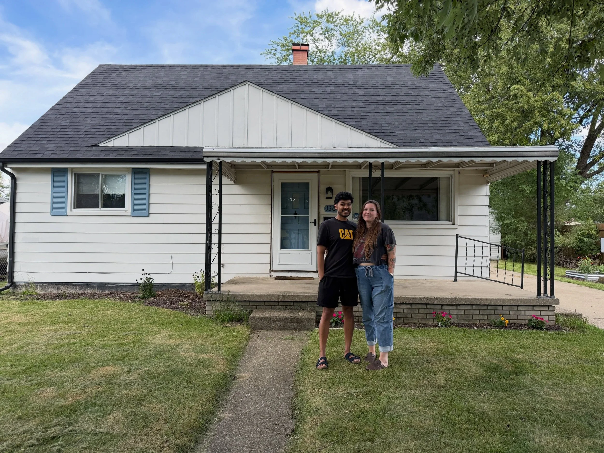 Let&rsquo;s give a round of applause to these amazing humans who closed on their first home today! 👏🏻👏🏻 

Sometimes you&rsquo;re looking not too seriously for a home. You kind of have an idea, but have other things going on (like planning a weddi