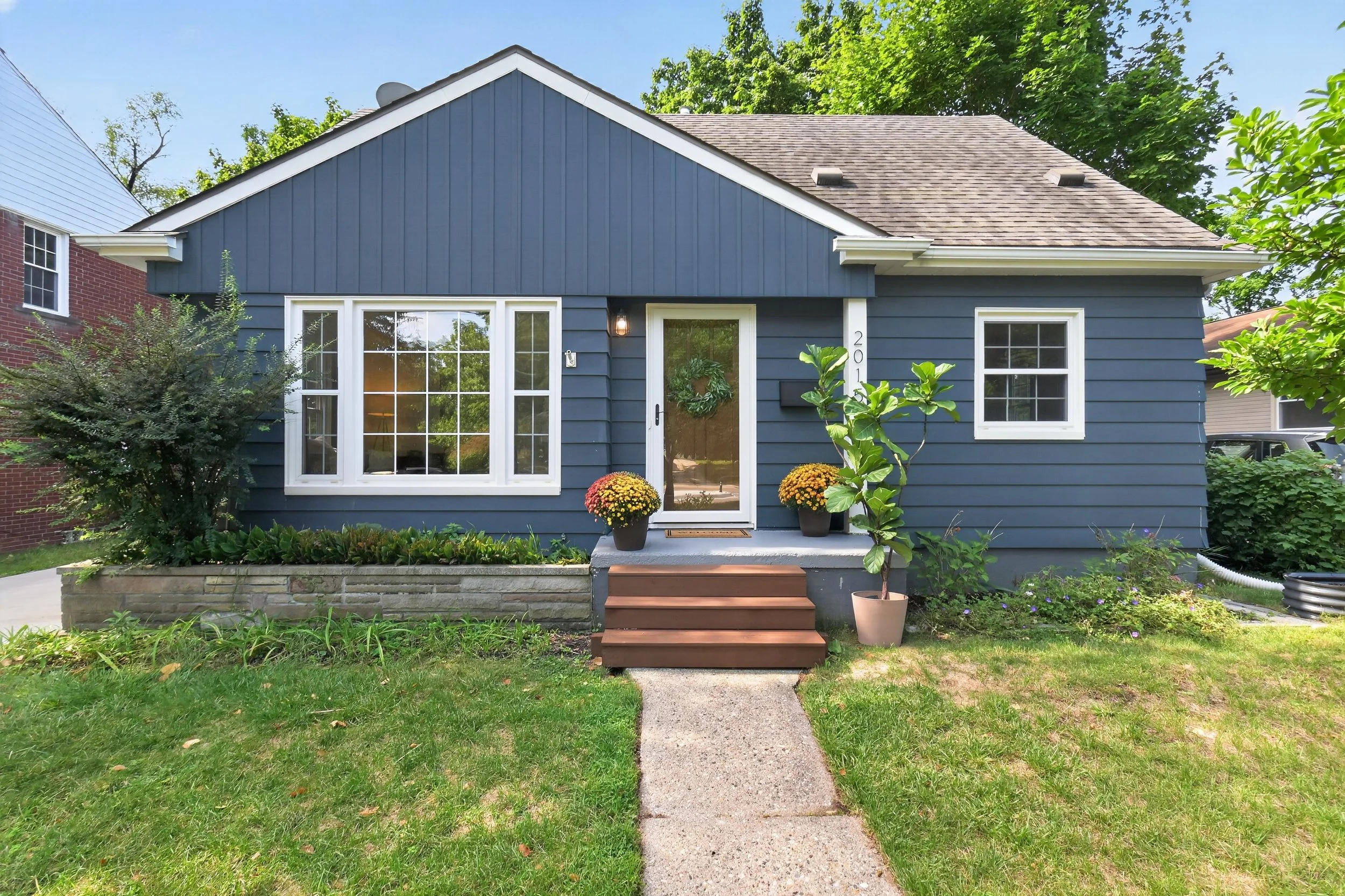 It doesn&rsquo;t get much better than this sweet Ann Arbor west side bungalow. Beautifully updated, lovingly maintained. Truly move-in ready.

Features an updated eat-in kitchen with quartz counters, subway tile backsplash, stainless steel appliances