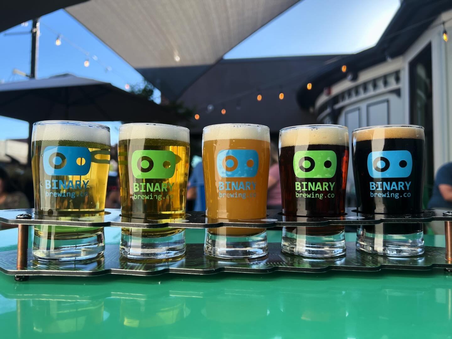 Come one, come all! We&rsquo;ve got what you&rsquo;re looking for this weekend and flights are just $10 all day Sunday! Bring mom, the fam, or the pup and relax in the sunshine 😎 🍻