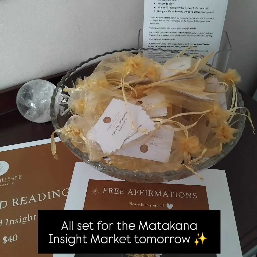 Just finished affirmation card bags, gathering up the crystals that would like to come and all done! 
Looking forward to providing some insight and clarity with Oracle card readings tomorrow. 

Would love to see if you are in the vicinity x

#matakan