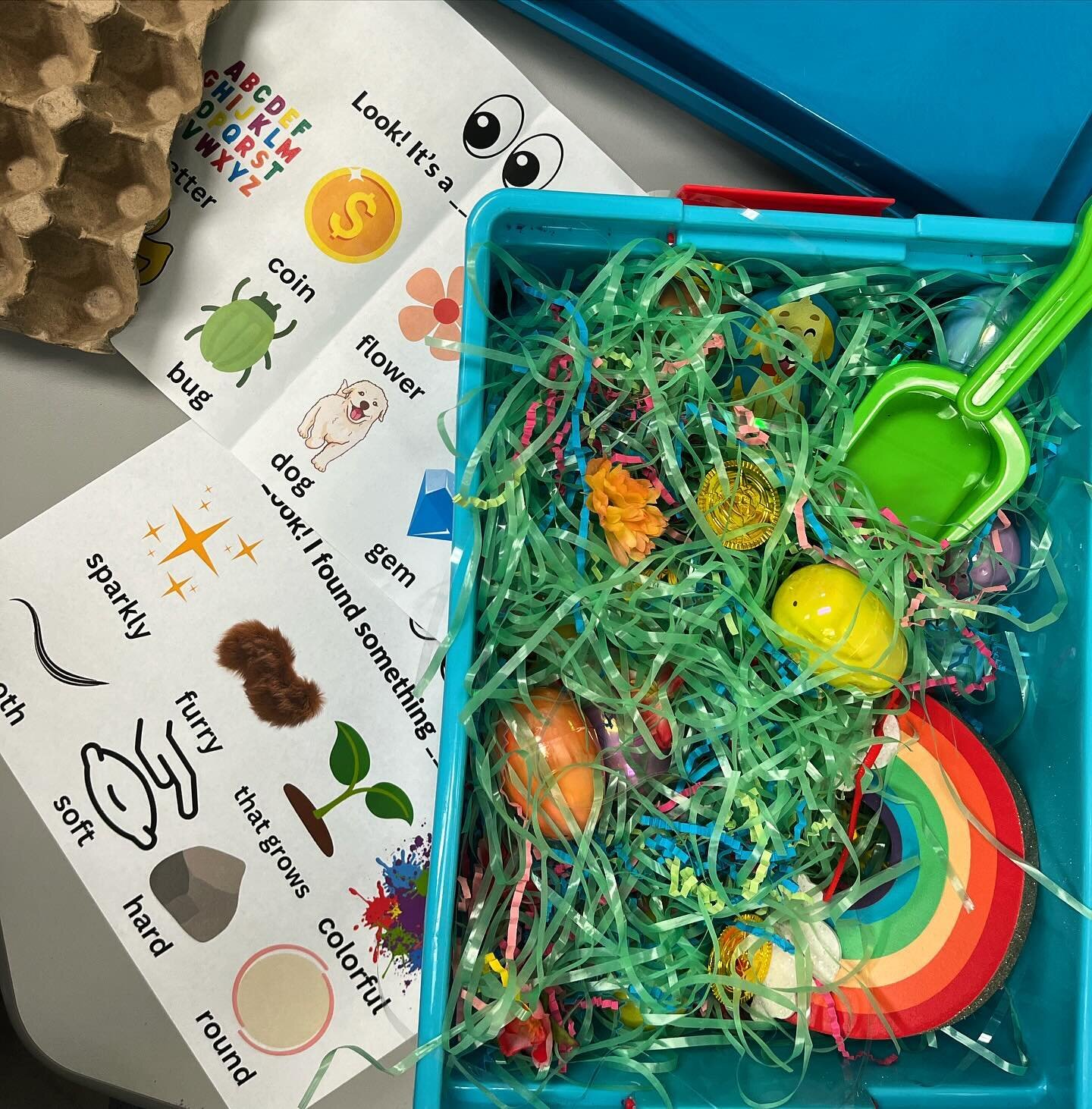 🌸 Spring is here!! Honestly had so much fun putting this sensory bin together. Since I work with kids of different ages and with different types of goals, I aim to keep these activities as versatile as possible. There are articulation words in the e