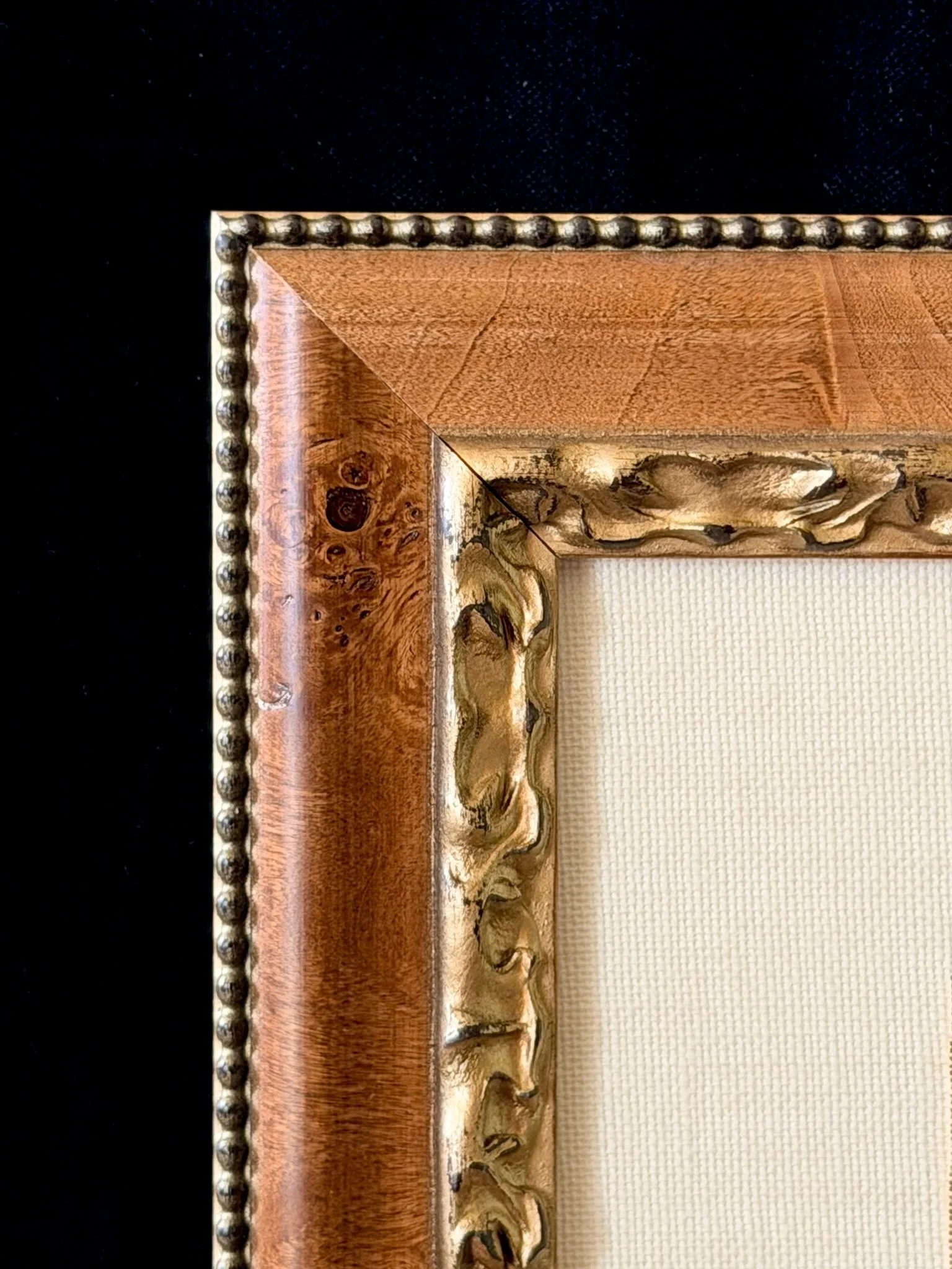 Frame_Detail_Bk_Hrs_4636.jpeg
