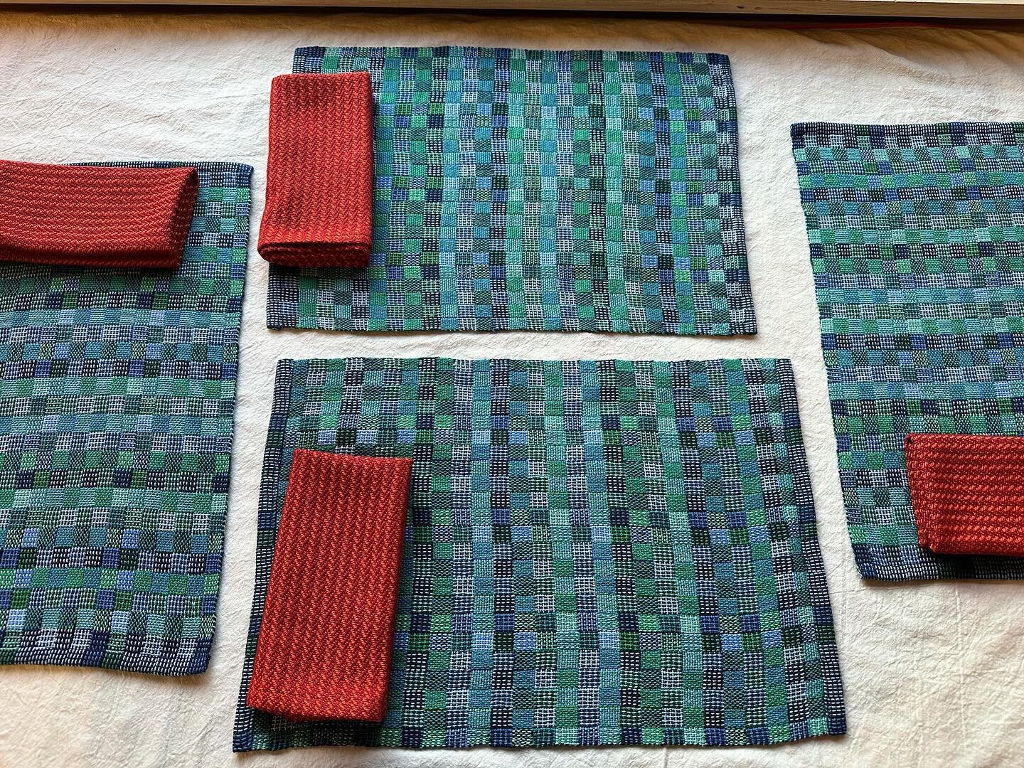Now gracing a table in Pennsylvania. I was given free rein to make a set of placemats and napkins for a customer to give to a newly married couple. Factors driving color and design choices were:

Husband likes blues and greens.

Wife grew up in Texas