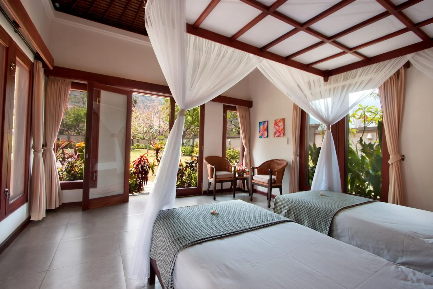 Twin Suite with garden and mountain view