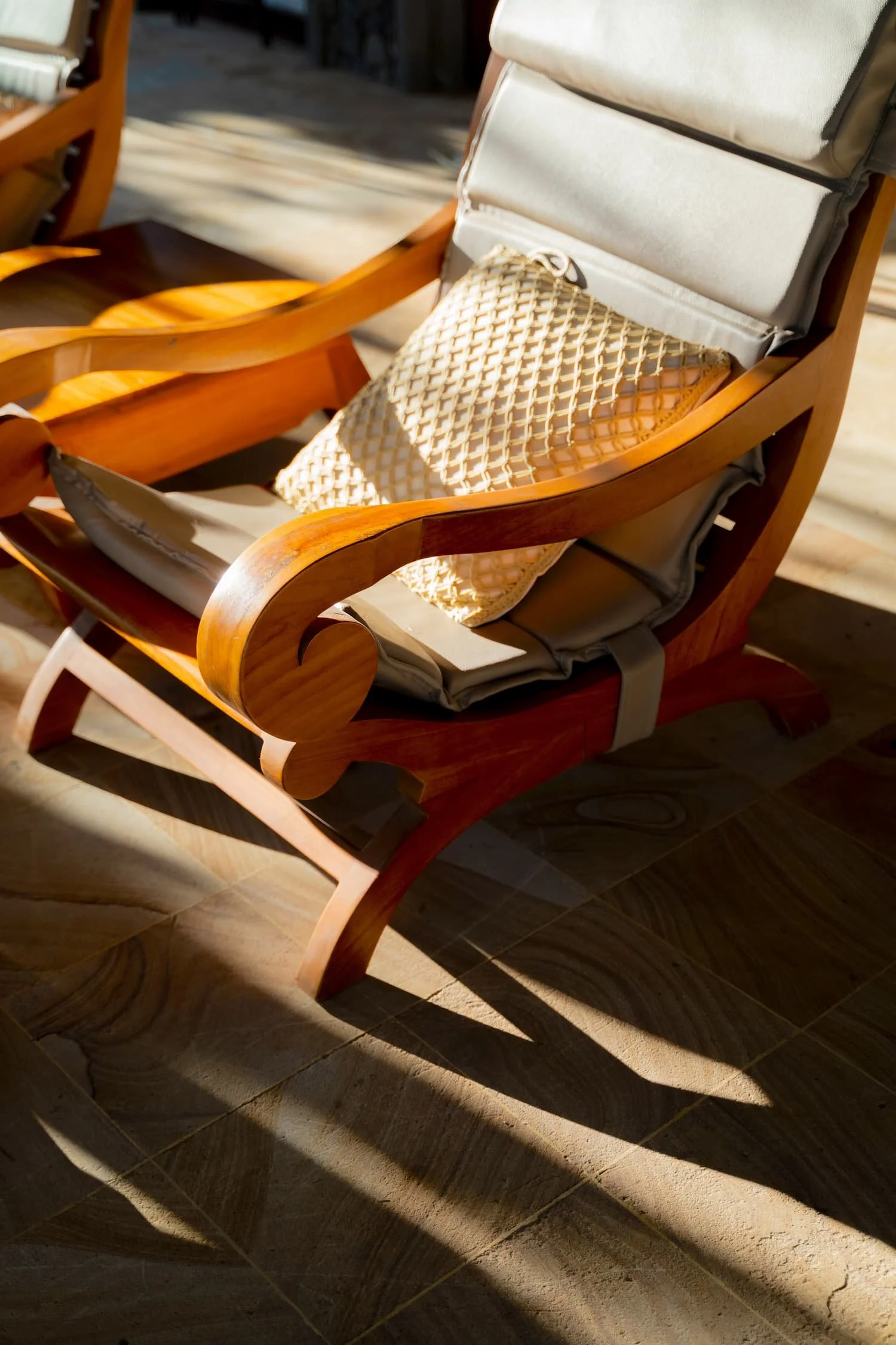 villa-wilali-villaside-terrace-armchair-closeup-1500w75q.jpg