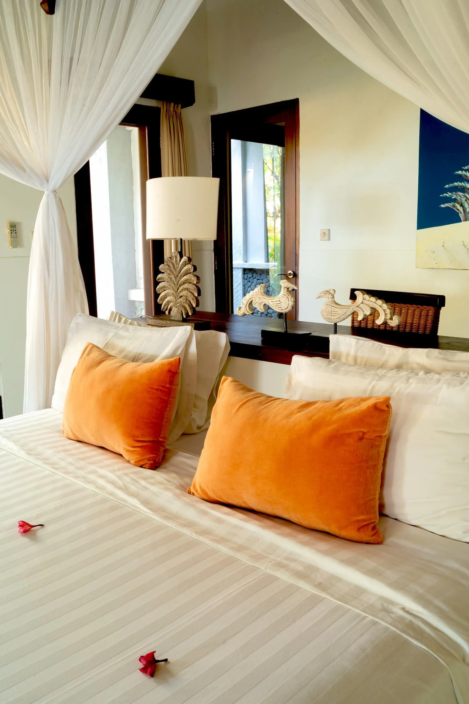 villa-wilali-villa-side-master-suite-bedhead-closeup-1500w75q.jpg