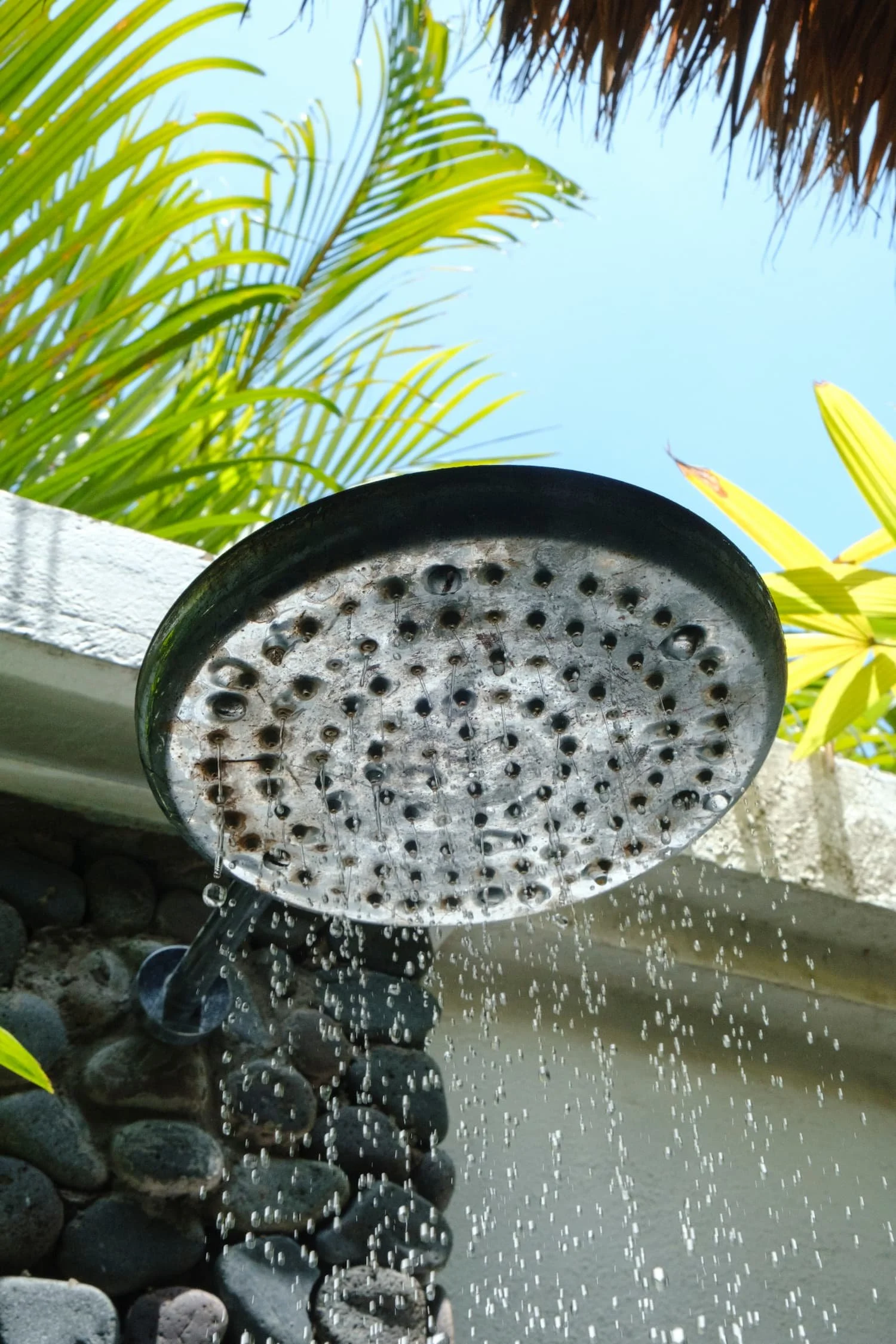 villa-wilali-villa-side-ourdoor-shower-head-1500w75q.jpg