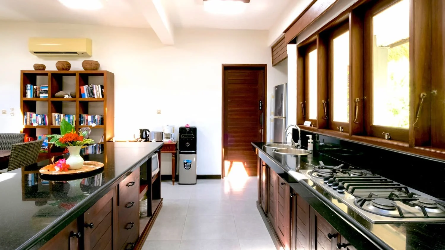 villa-wilali-villa-side-modern-amenities-kitchen-rev-1500w90q.jpg