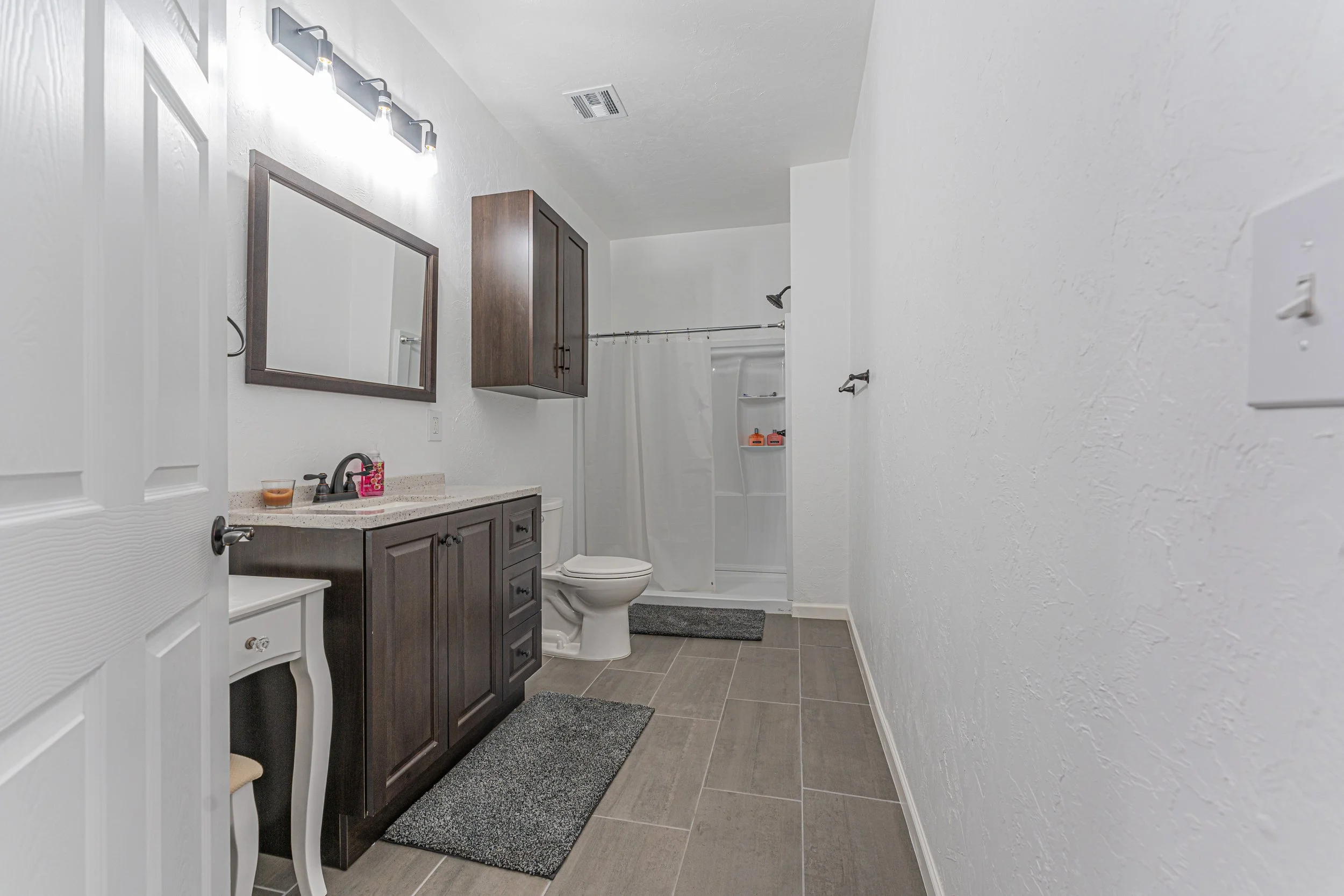 62Bathroom2.jpg