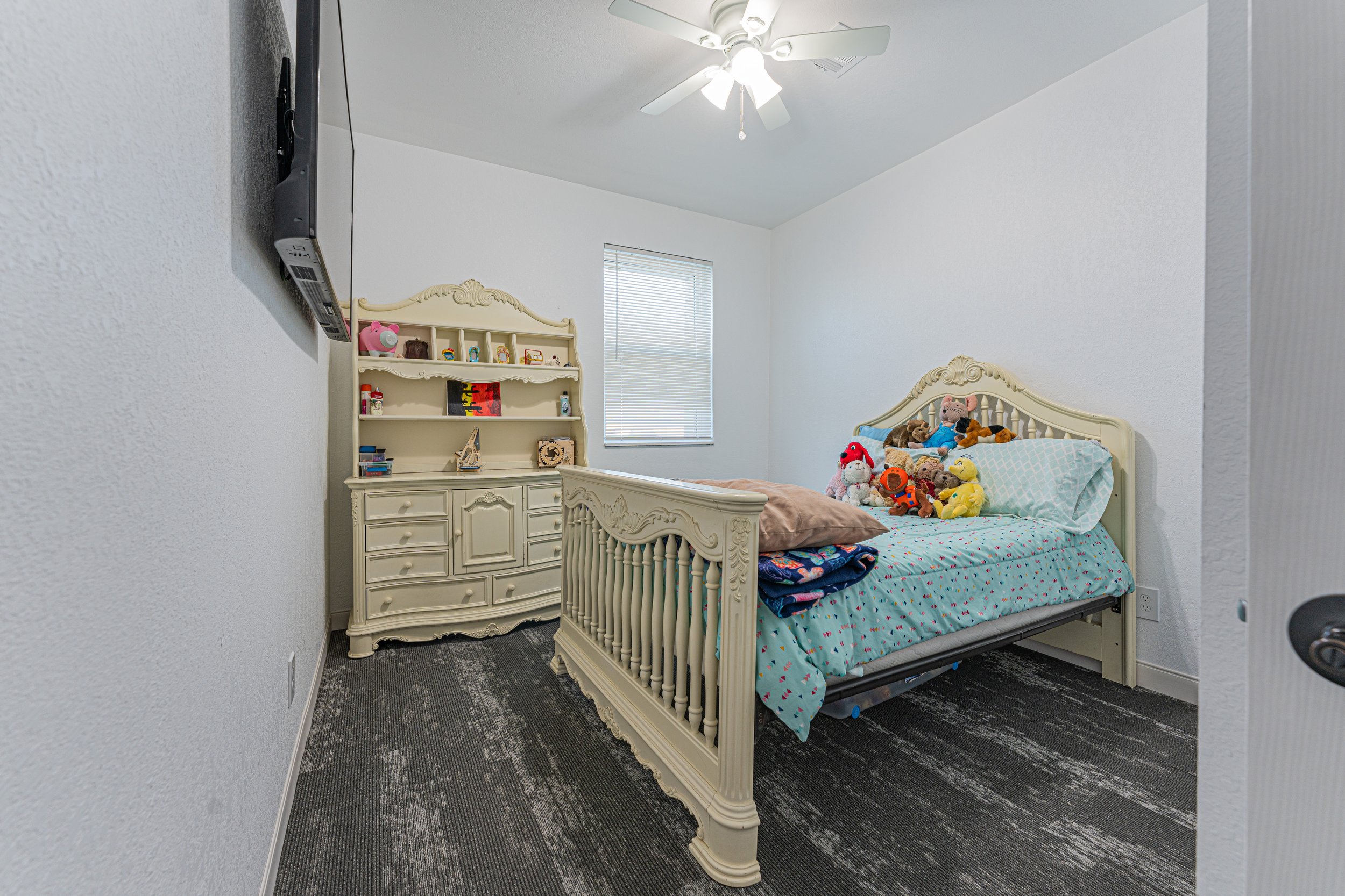 61Bedroom2.jpg