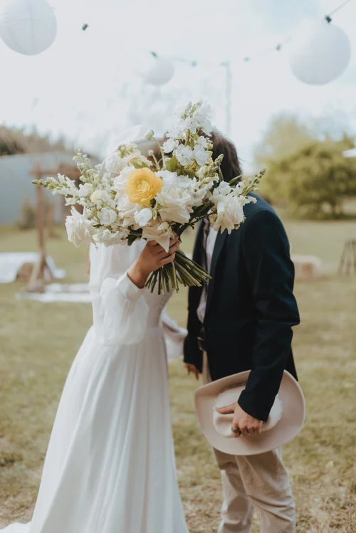 buttery coloured bridal bouquet for western styled north canterbury bride buttery coloured bridal bouquet for western styled north canterbury bride