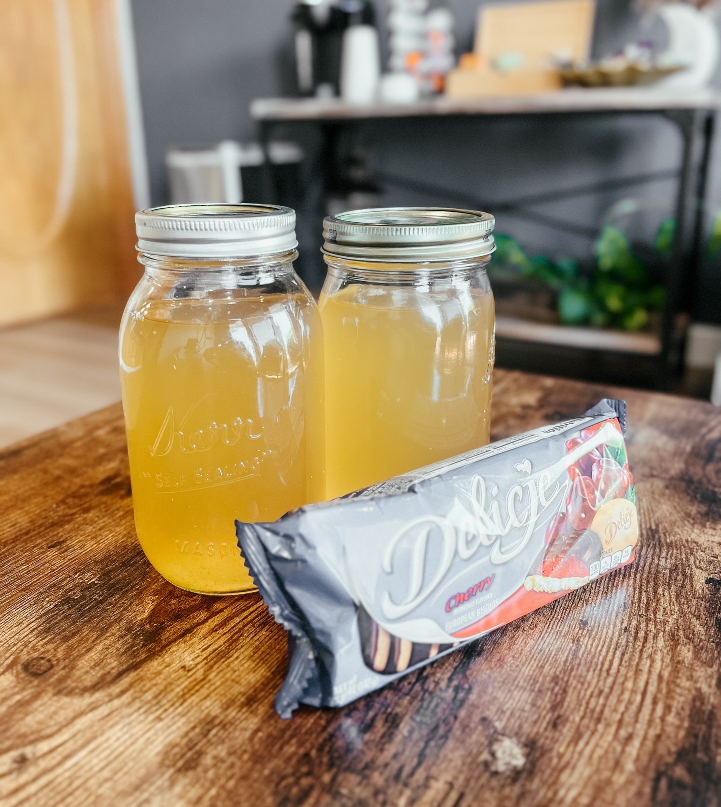 Grateful for our lovely patient gifting us with this refreshing (homemade!!) kombucha &amp; delicious cookies to enjoy on a sunny day like today! 🤍✨

We love, and are always thankful for, creating bonds with our patients that go beyond the dental ca