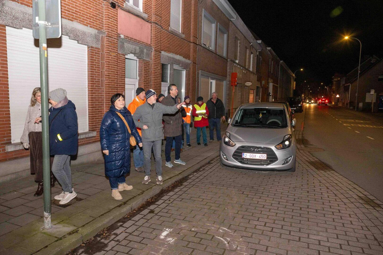 Schepencollege op stap met inwoners om verbeterpunten in kaart te brengen: