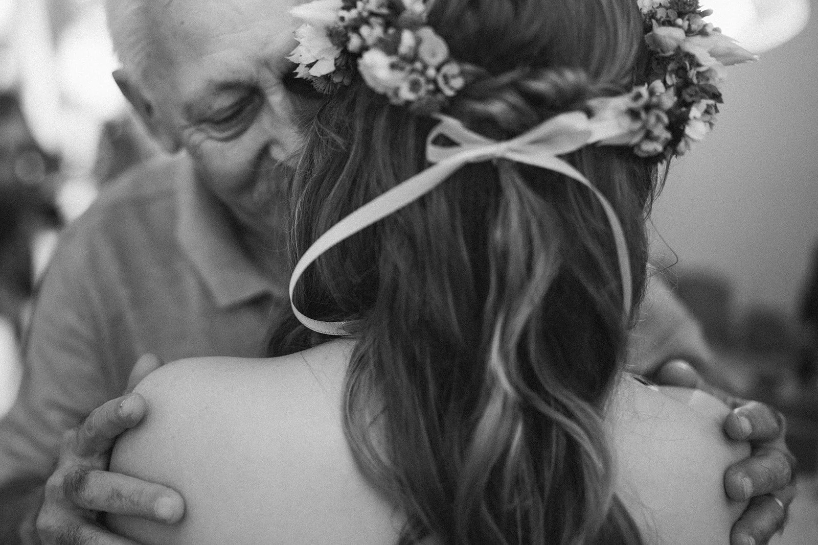 Die Braut mit ihrem Vater. Hochzeitsfotograf Standesamt Mainz