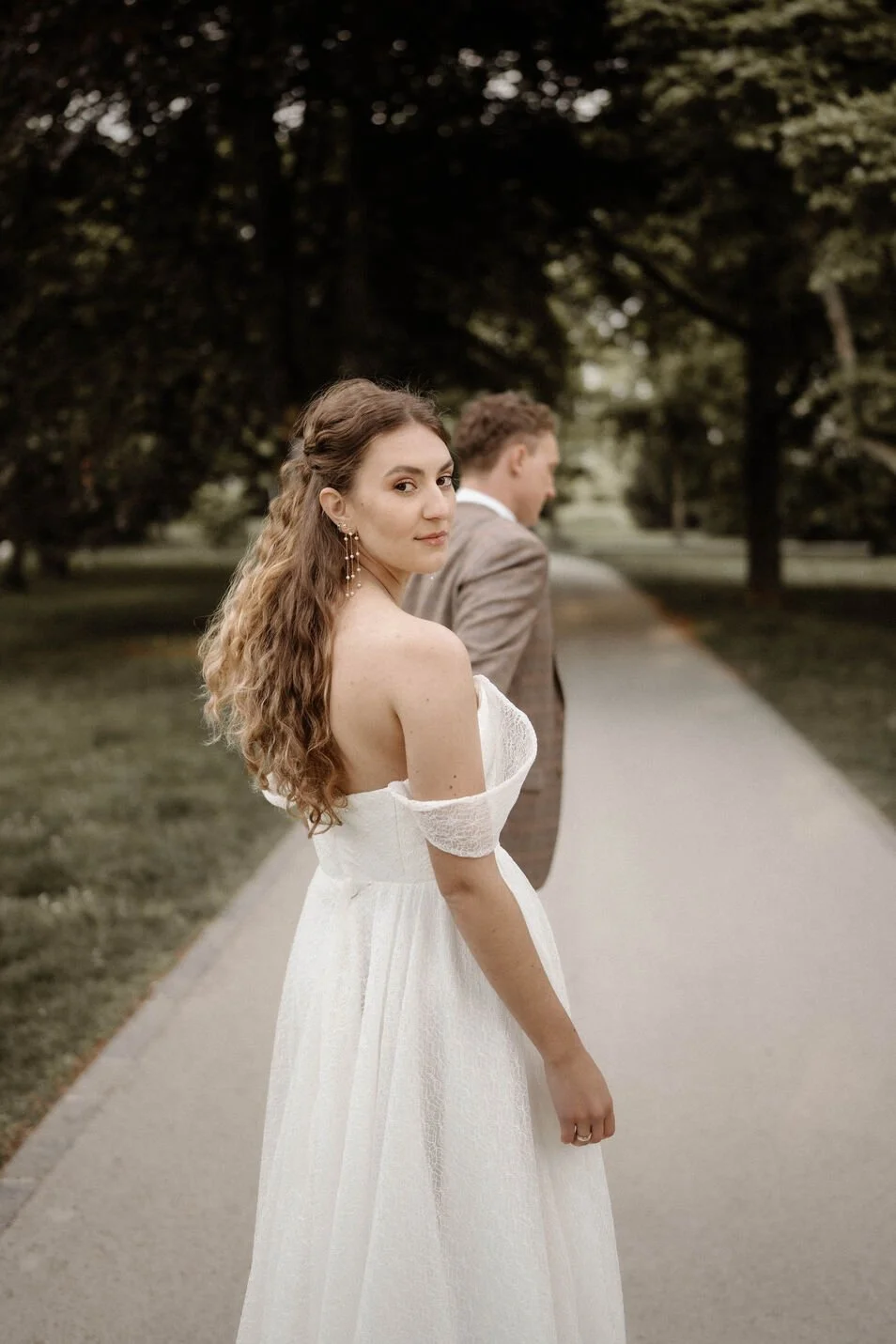 Brautpaar Shooting im Park beim Schloss Biebrich Wiesbaden - Hochzeitsfotograf Bart van Westrop