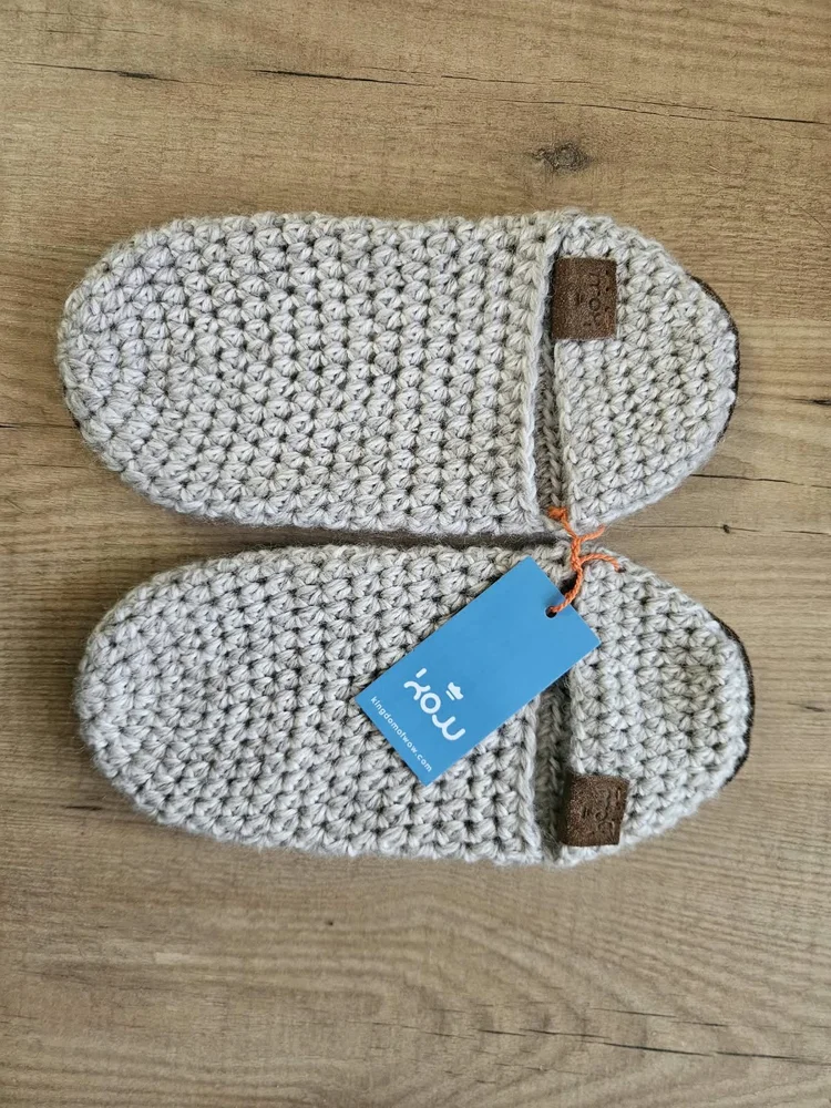 Kingdom of Wow Light wollen barefoot sloffen in de kleur Chai